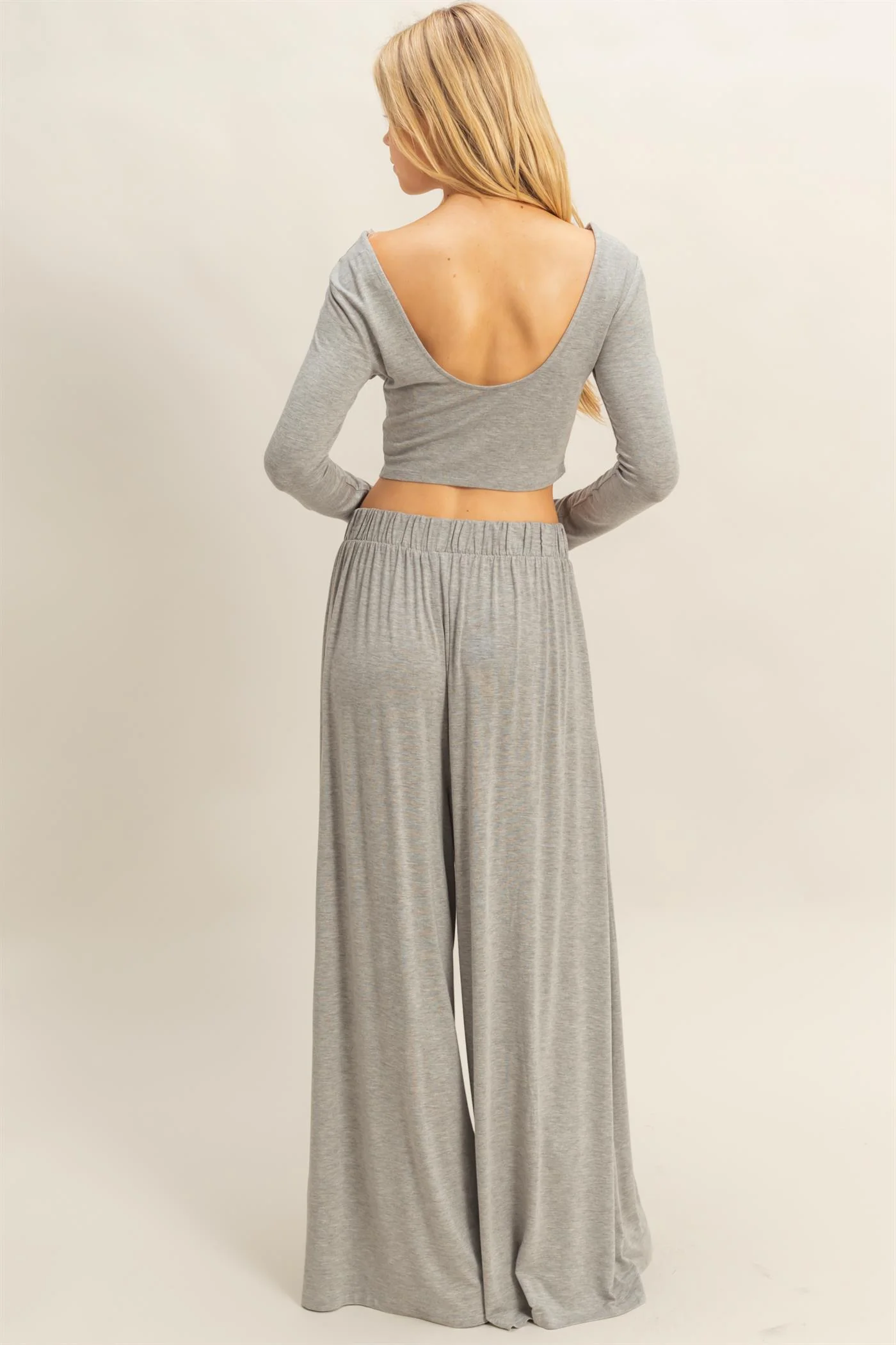 Conjunto de top corto de manga larga y pantalón largo