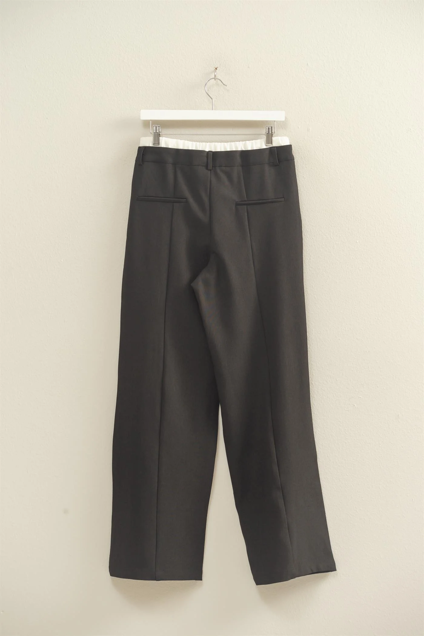 Pantalones de cintura alta con detalle de pliegues