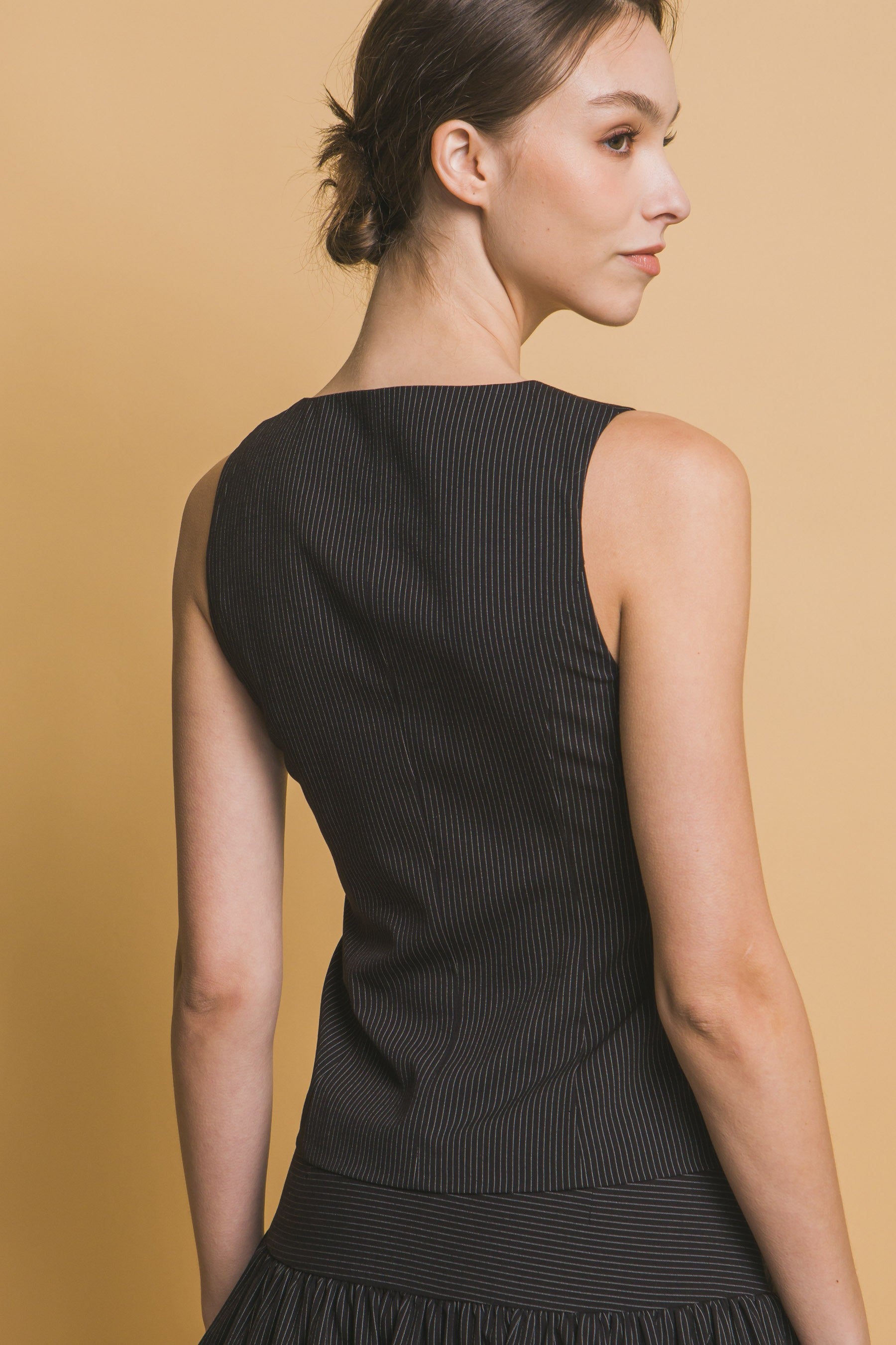 Chaleco Sastre con Botones y Corte Entallado