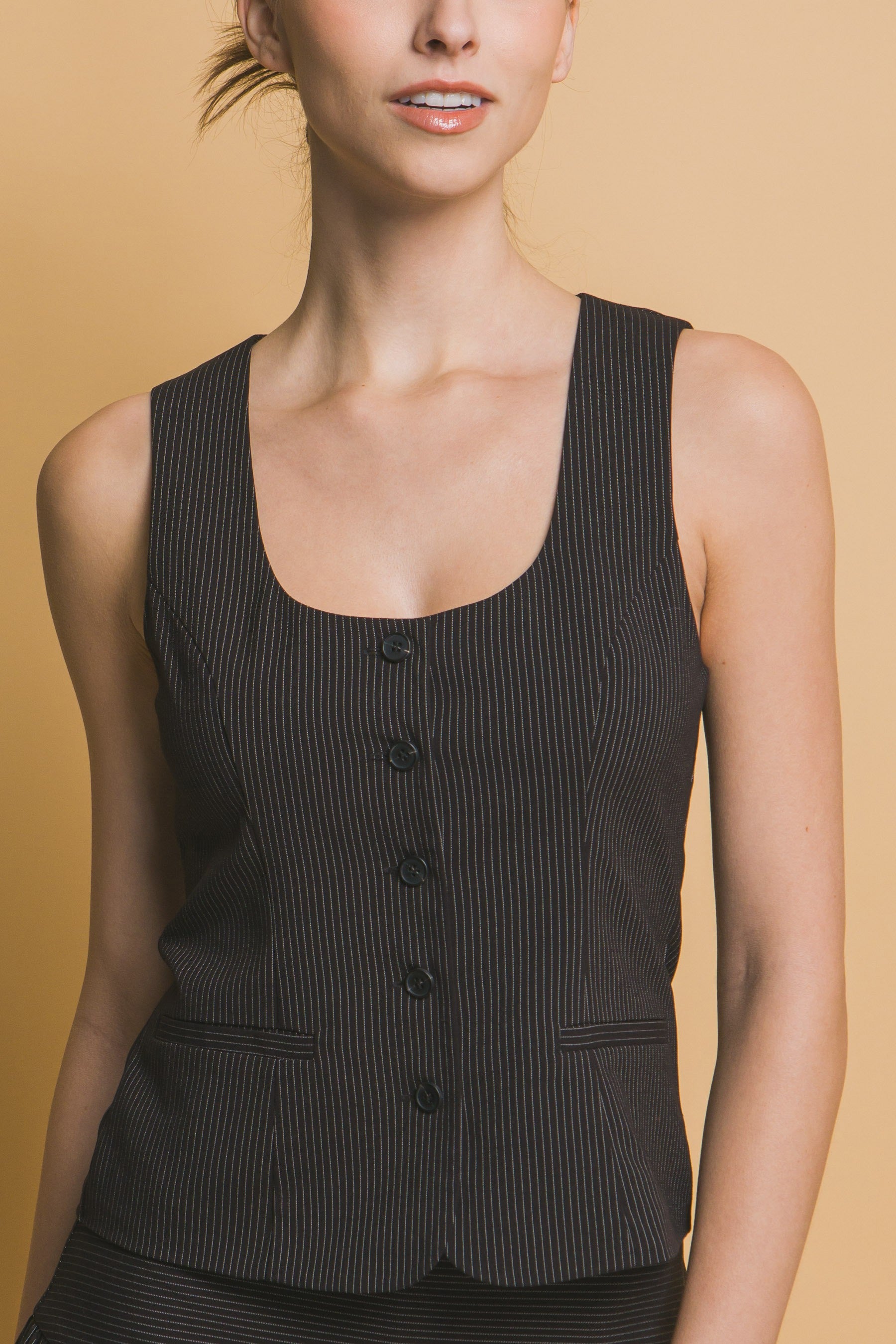 Chaleco Sastre con Botones y Corte Entallado