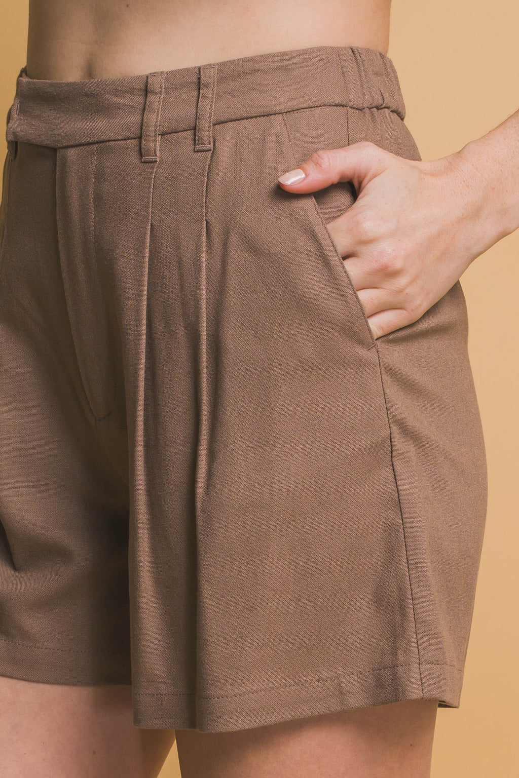 Short con pinzas pretina ancha