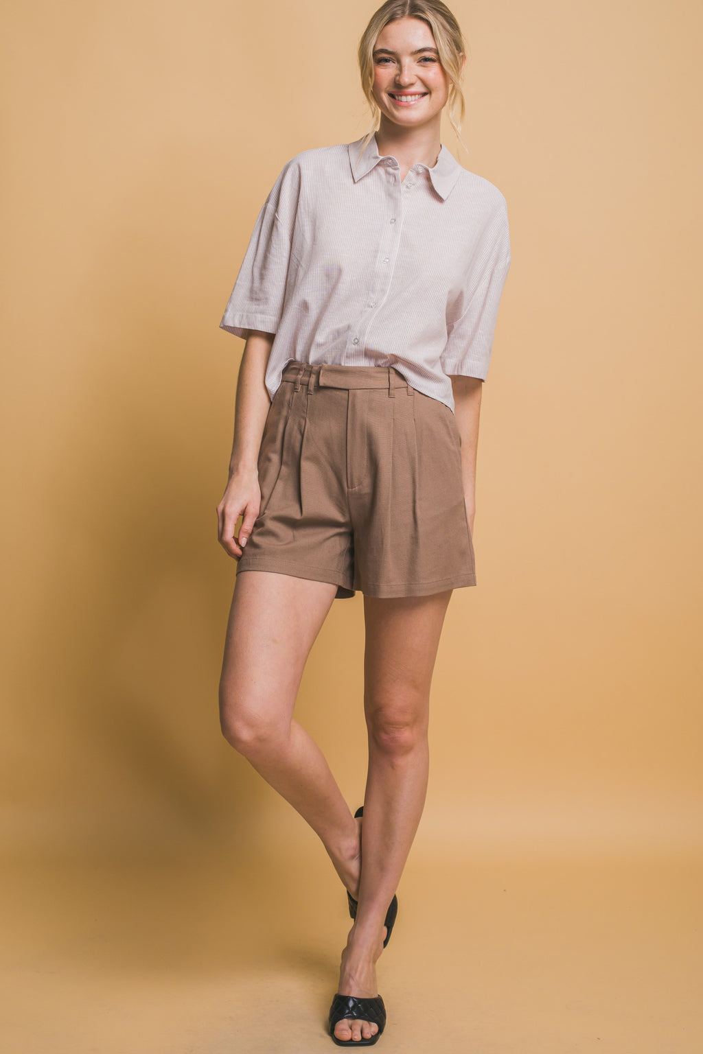 Short con pinzas pretina ancha