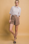 Short con pinzas pretina ancha