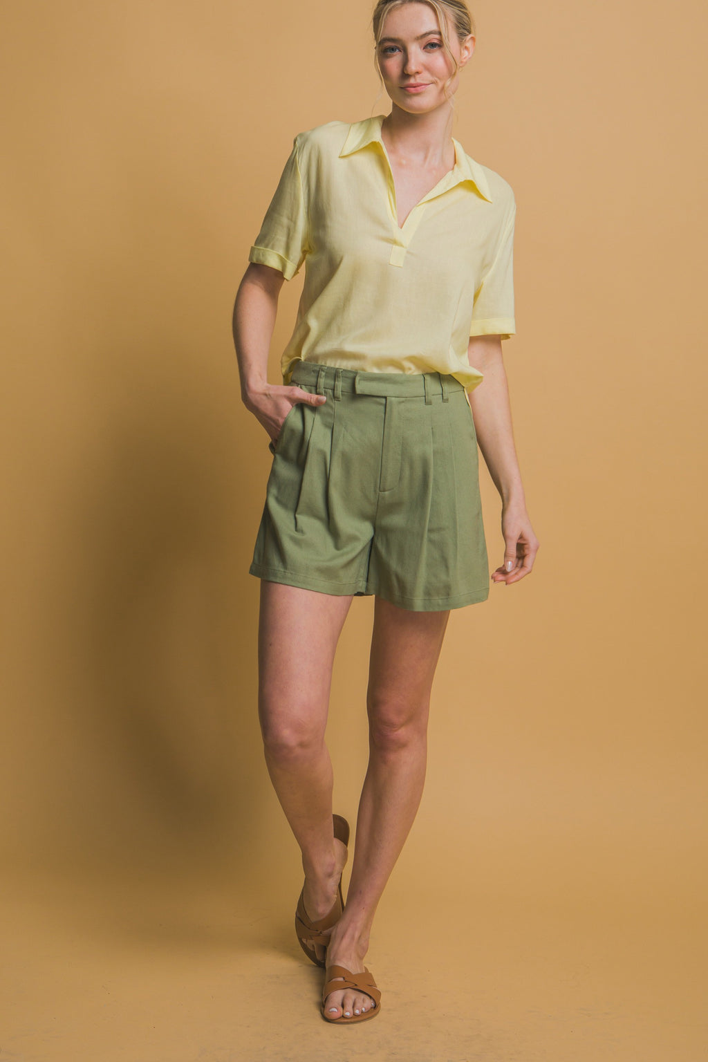 Short con pinzas pretina ancha