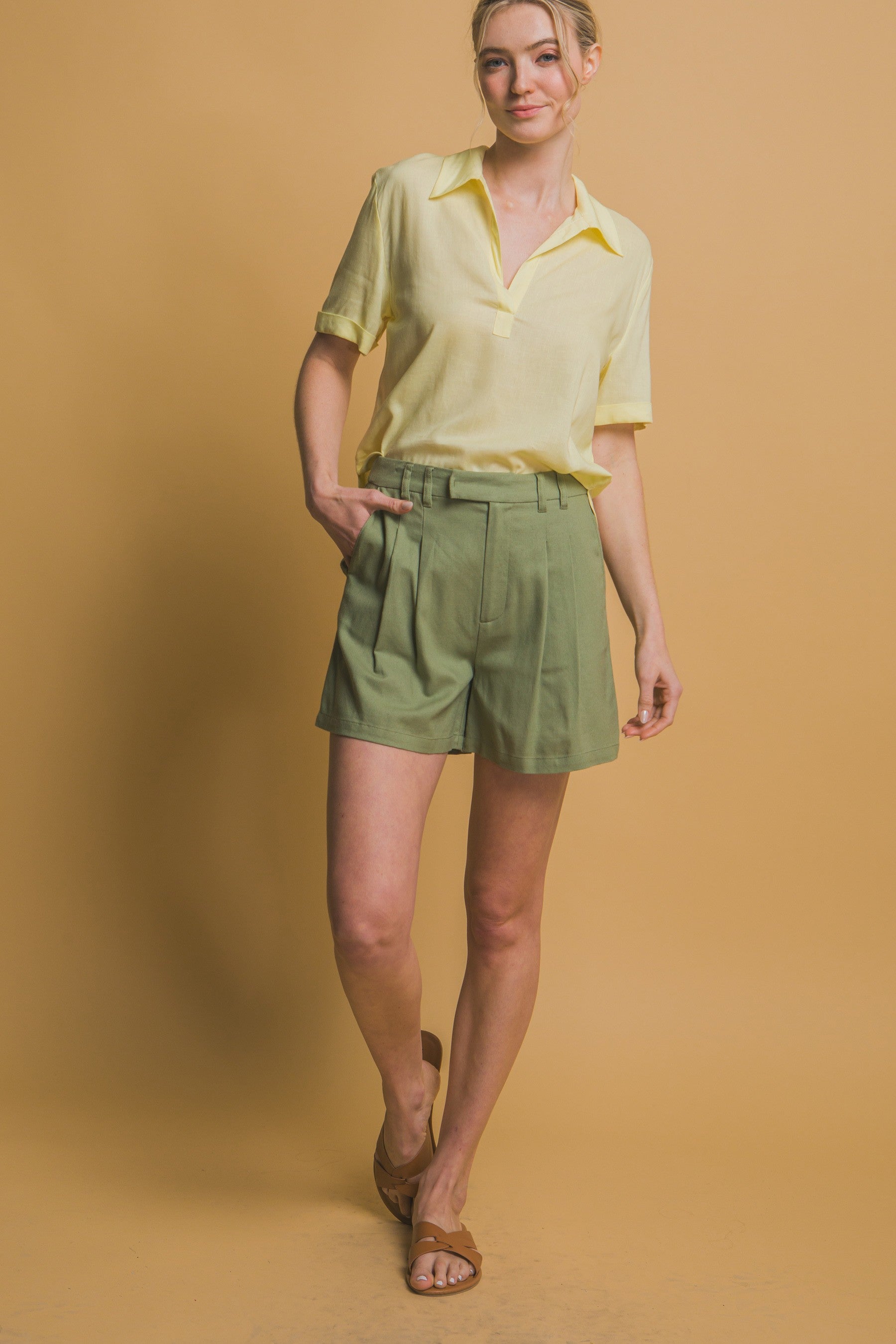 Short con pinzas pretina ancha