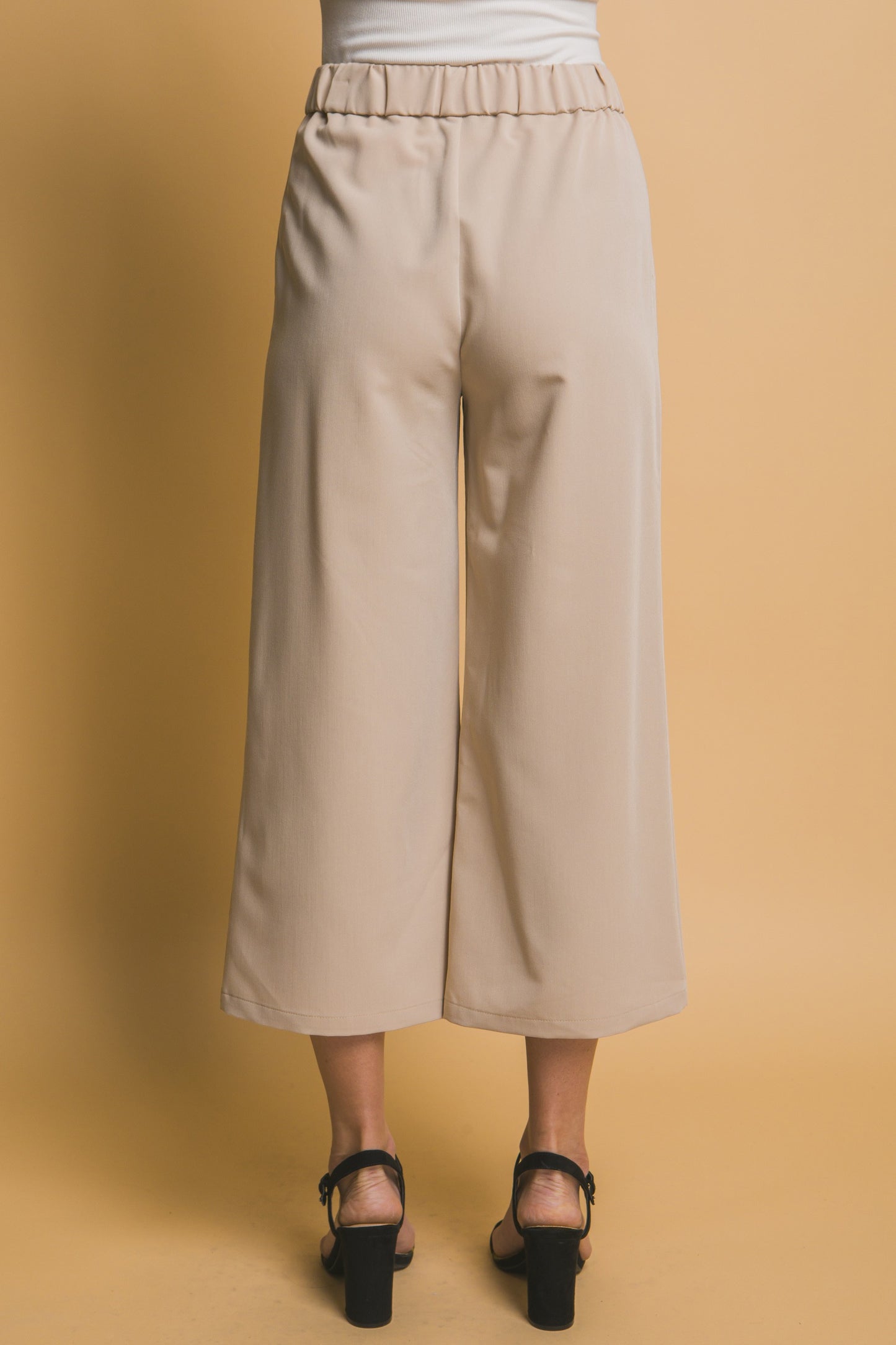 Pantalón Palazzo Cropped de Tela Fluida con Cintura Elástica