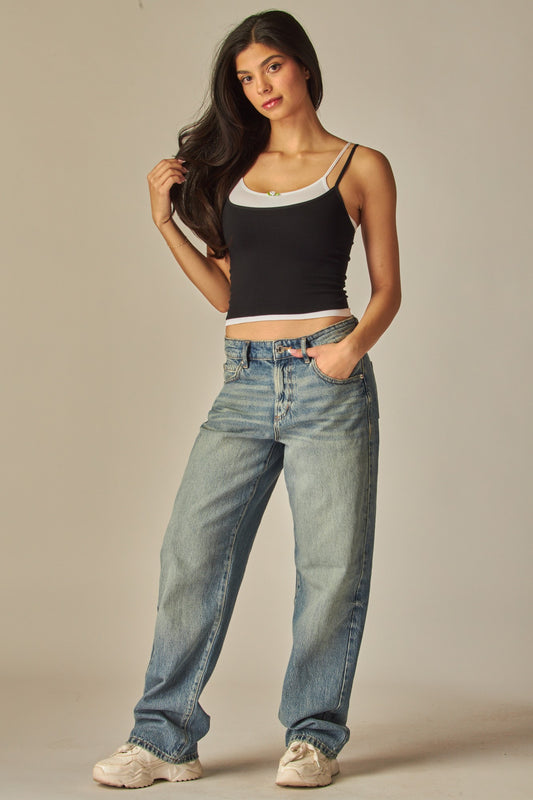 Top ajustado con contraste