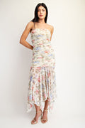 Vestido largo strapless con caída fluida y estampado floral