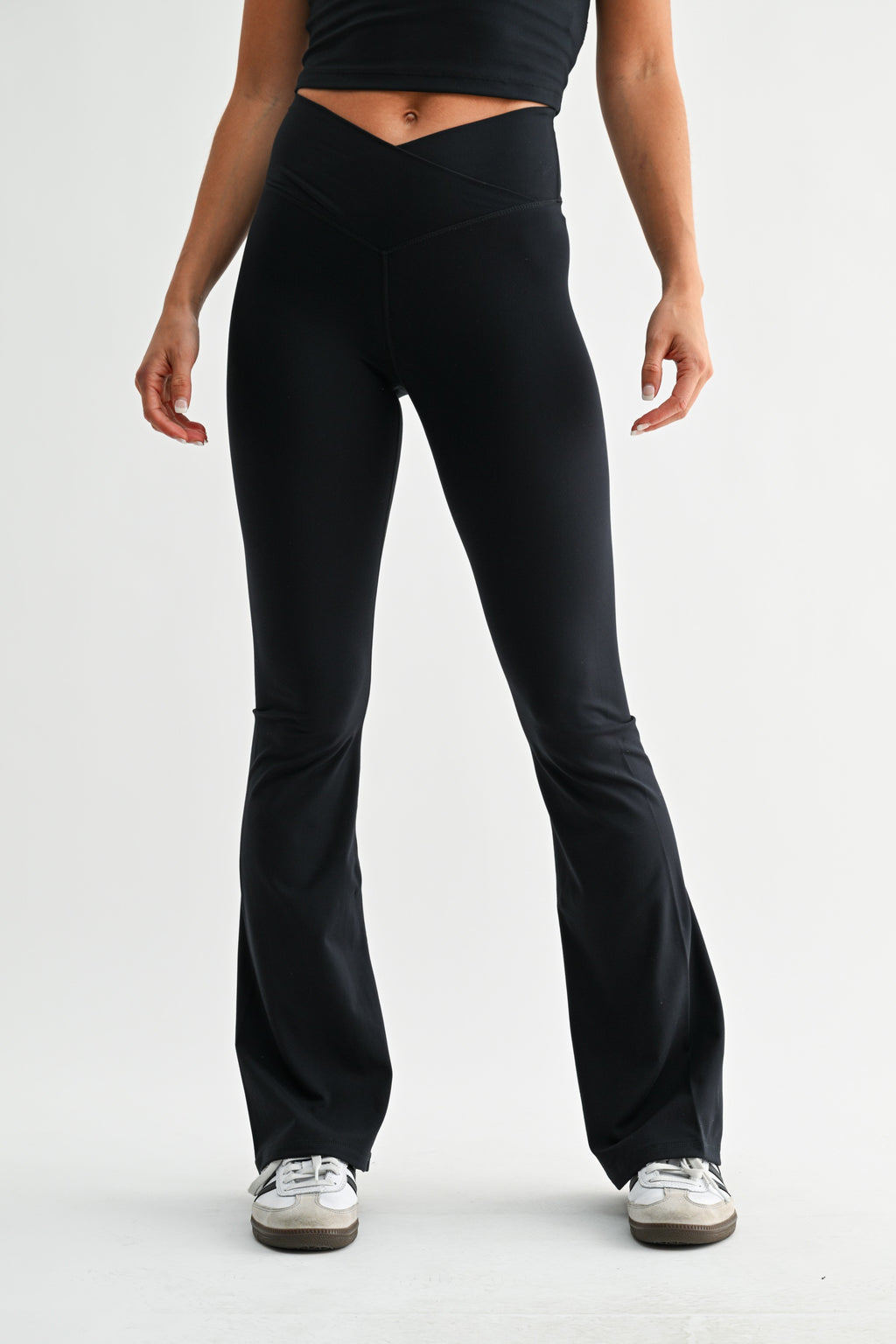 Malla deportiva pretina cruzada flare fit