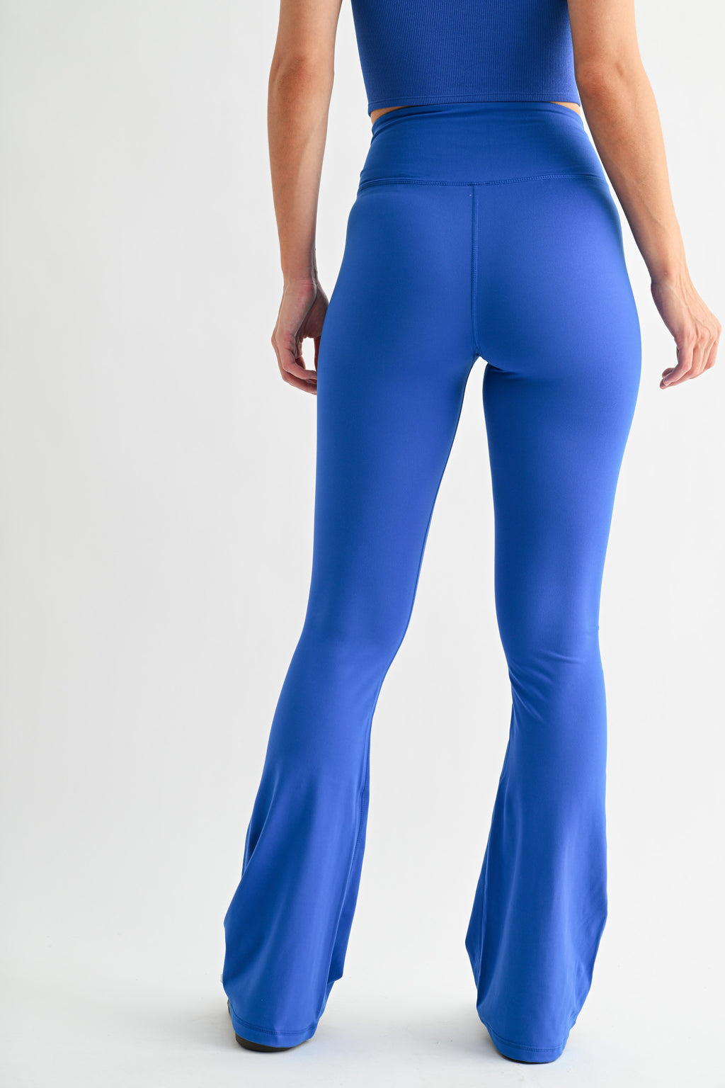 Malla deportiva pretina cruzada flare fit