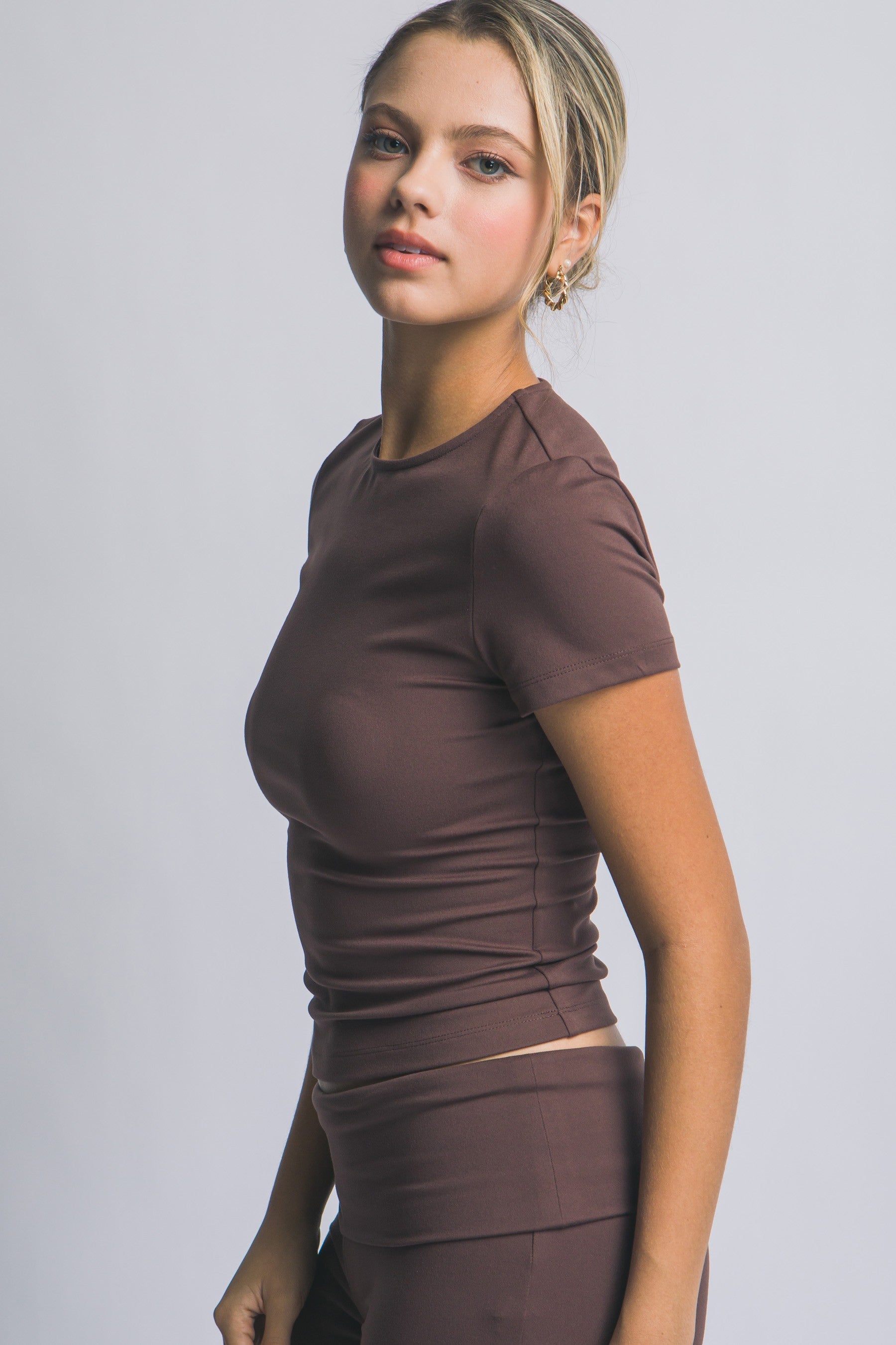 Blusa deportiva de manga corta con ajuste stretch