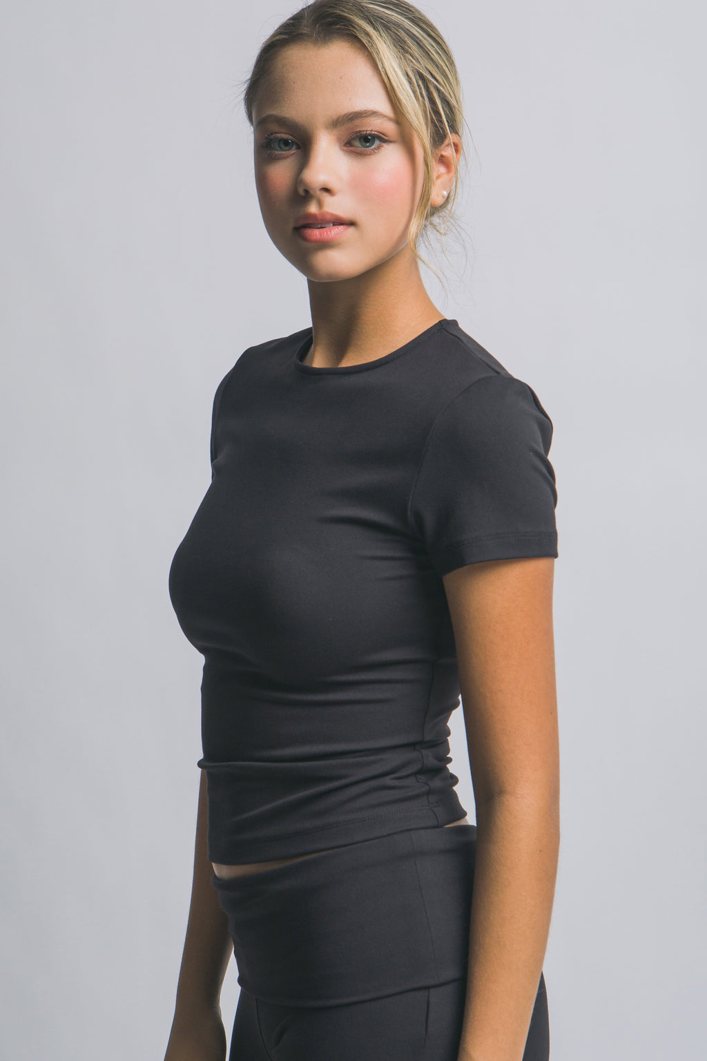 Blusa deportiva de manga corta con ajuste stretch