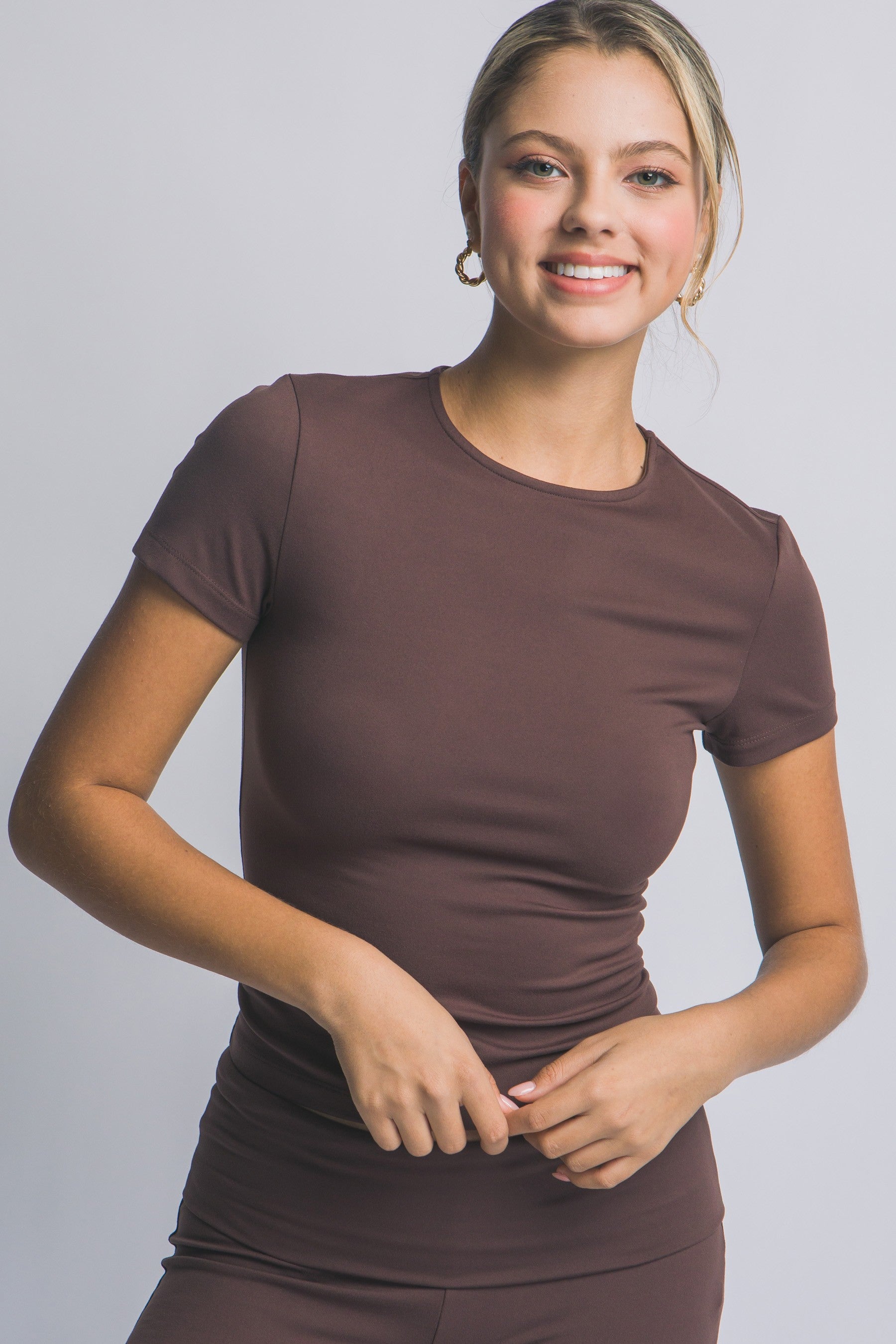 Blusa deportiva de manga corta con ajuste stretch