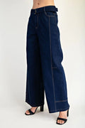 Pantalón de mezclilla corte recto con cinturón integrado