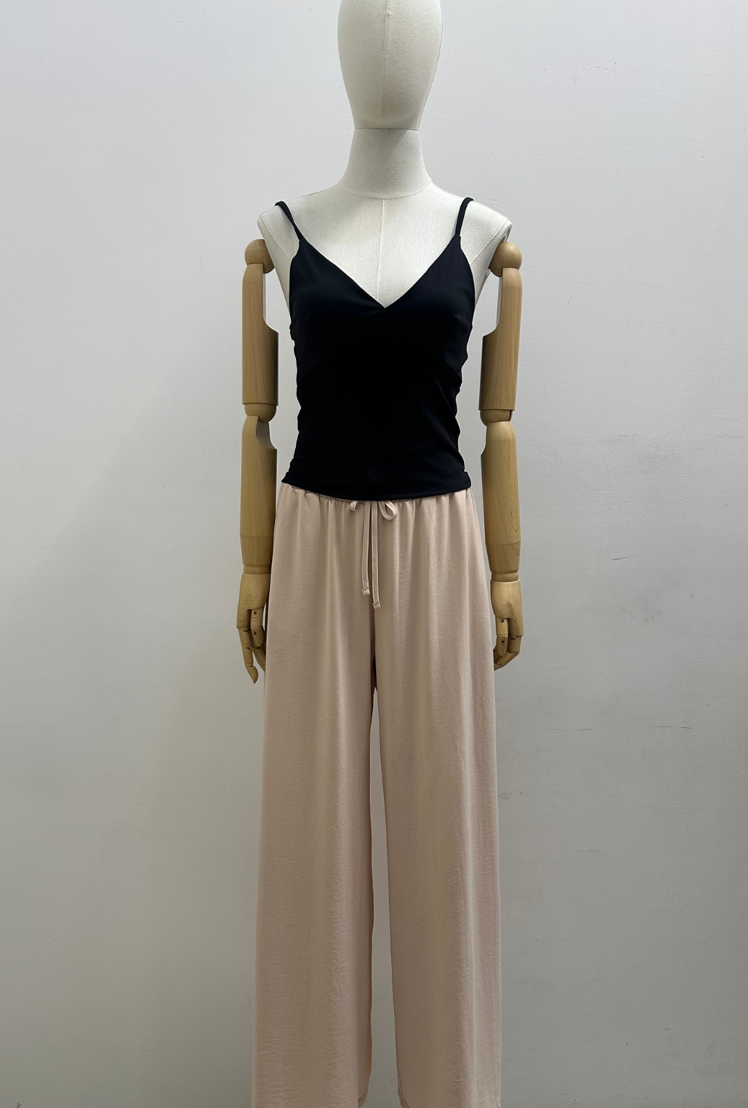 Blusa de tirantes con escote en V