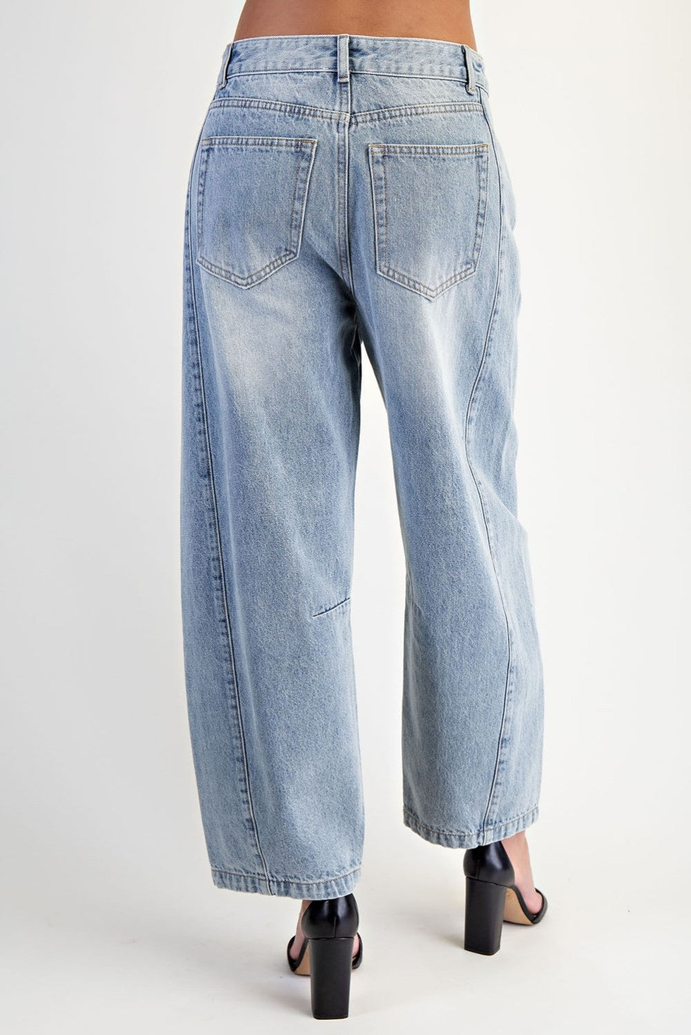 Pantalón de mezclilla wide leg corte recto para un estilo relajado y moderno