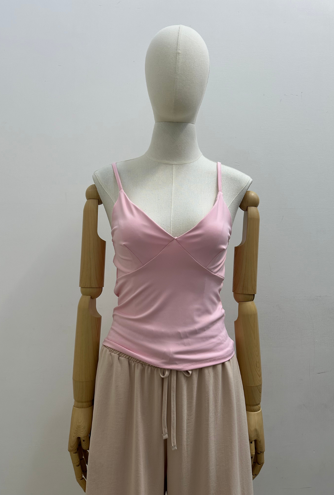 Blusa de tirantes con escote en V