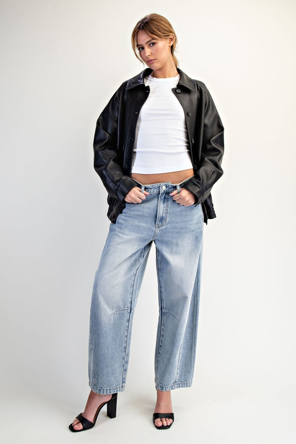 Pantalón de mezclilla wide leg corte recto para un estilo relajado y moderno