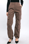 Pantalón cargo con bolsillos y pretina ajustable