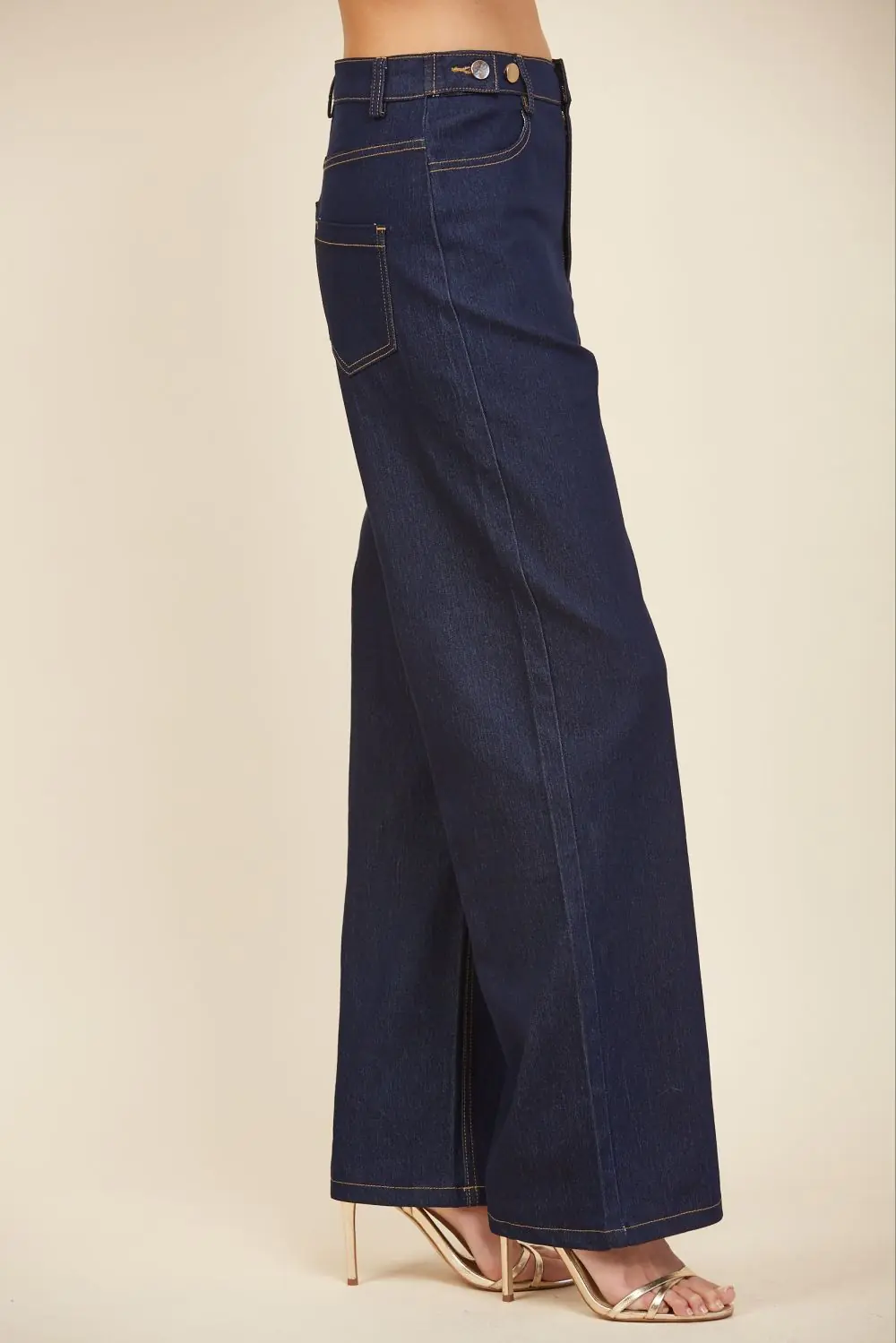 Set denim strapless con pantalón recto