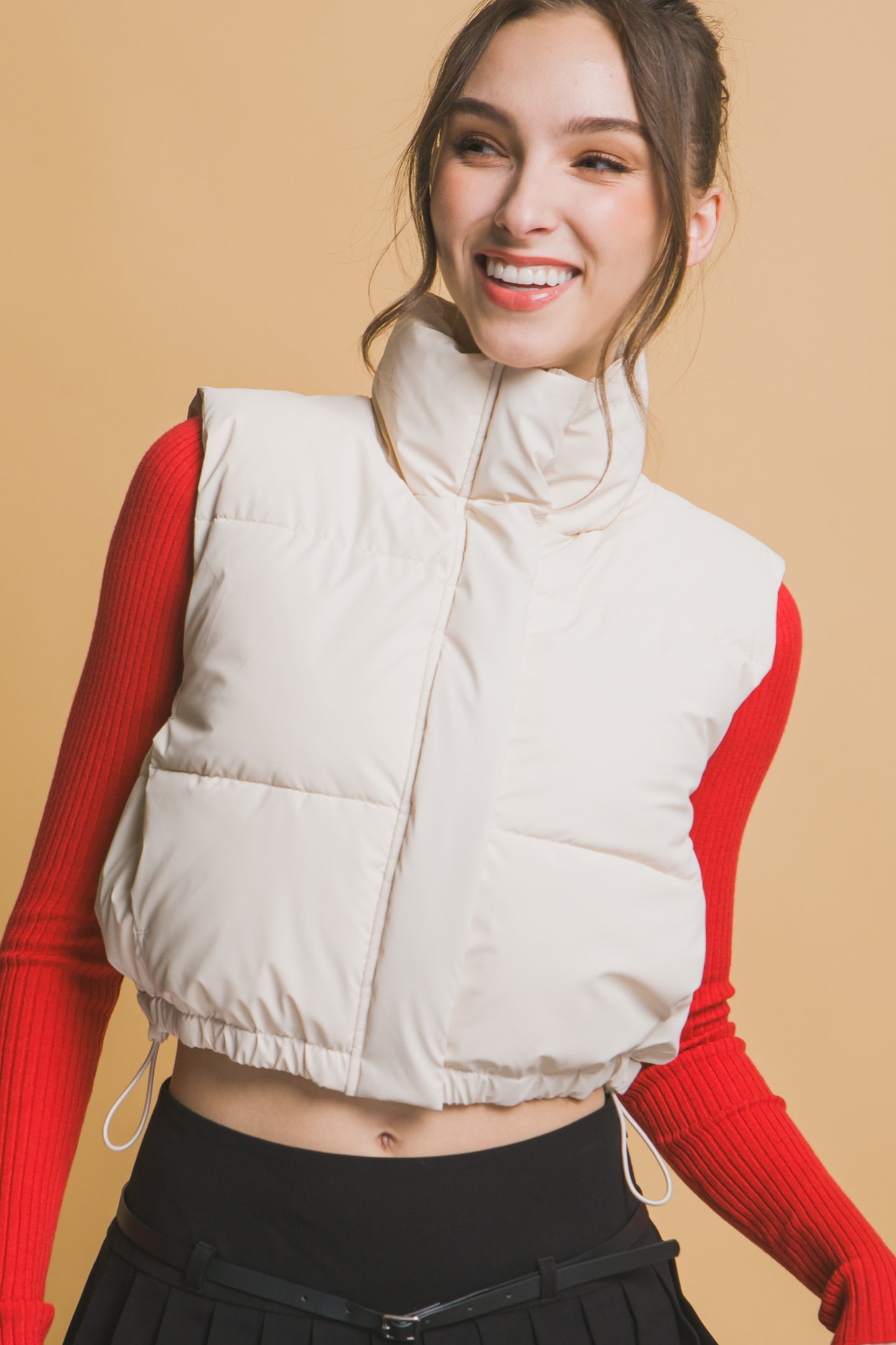 Chaleco acolchado con cuello alto y ajuste en cintura