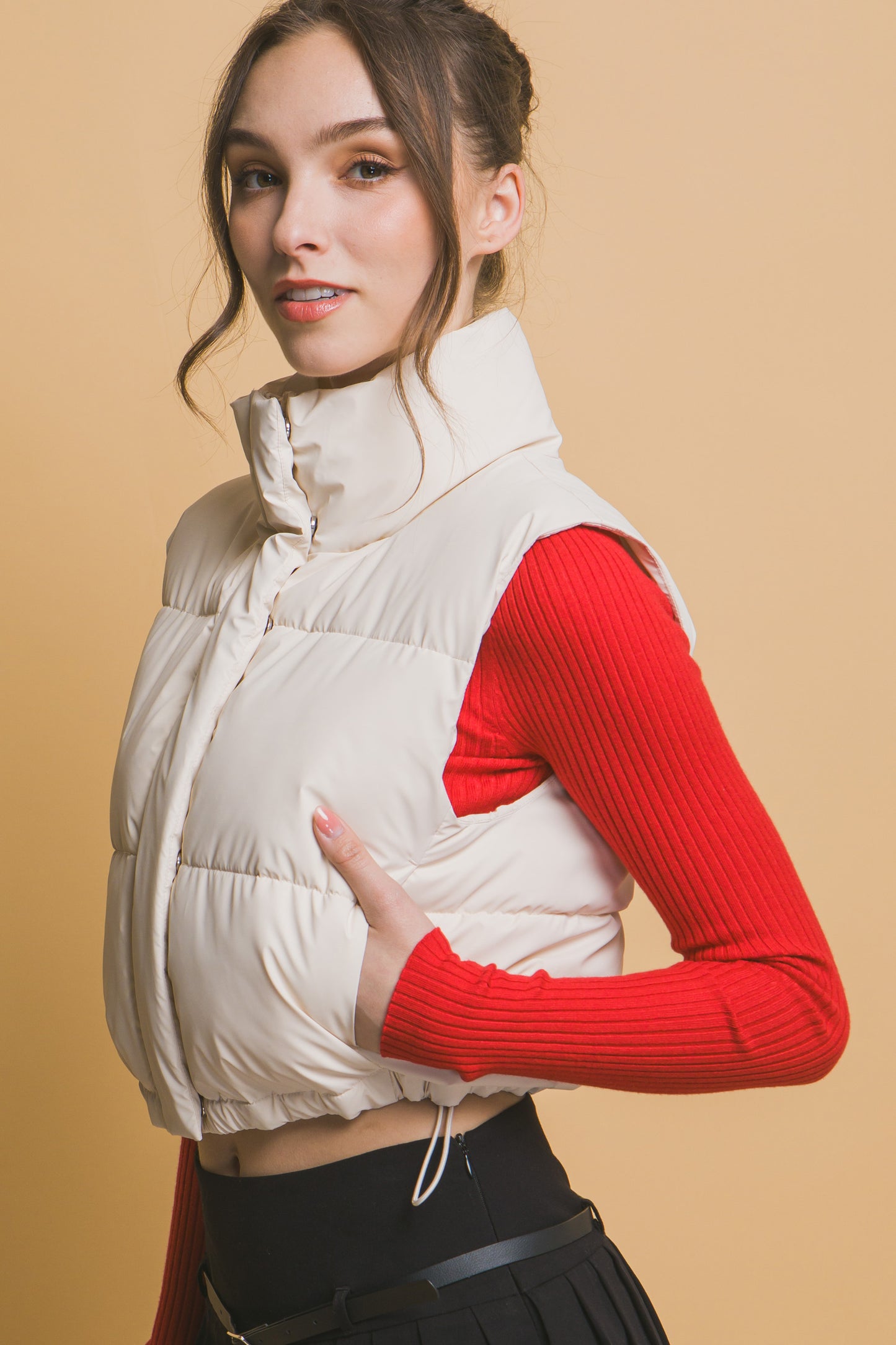 Chaleco acolchado con cuello alto y ajuste en cintura