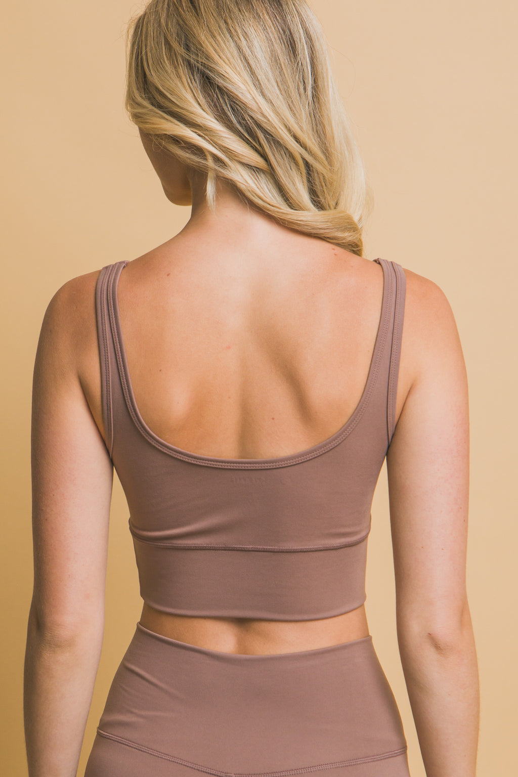 Top Deportivo Confort Fit – Soporte y Estilo para tu Rutina