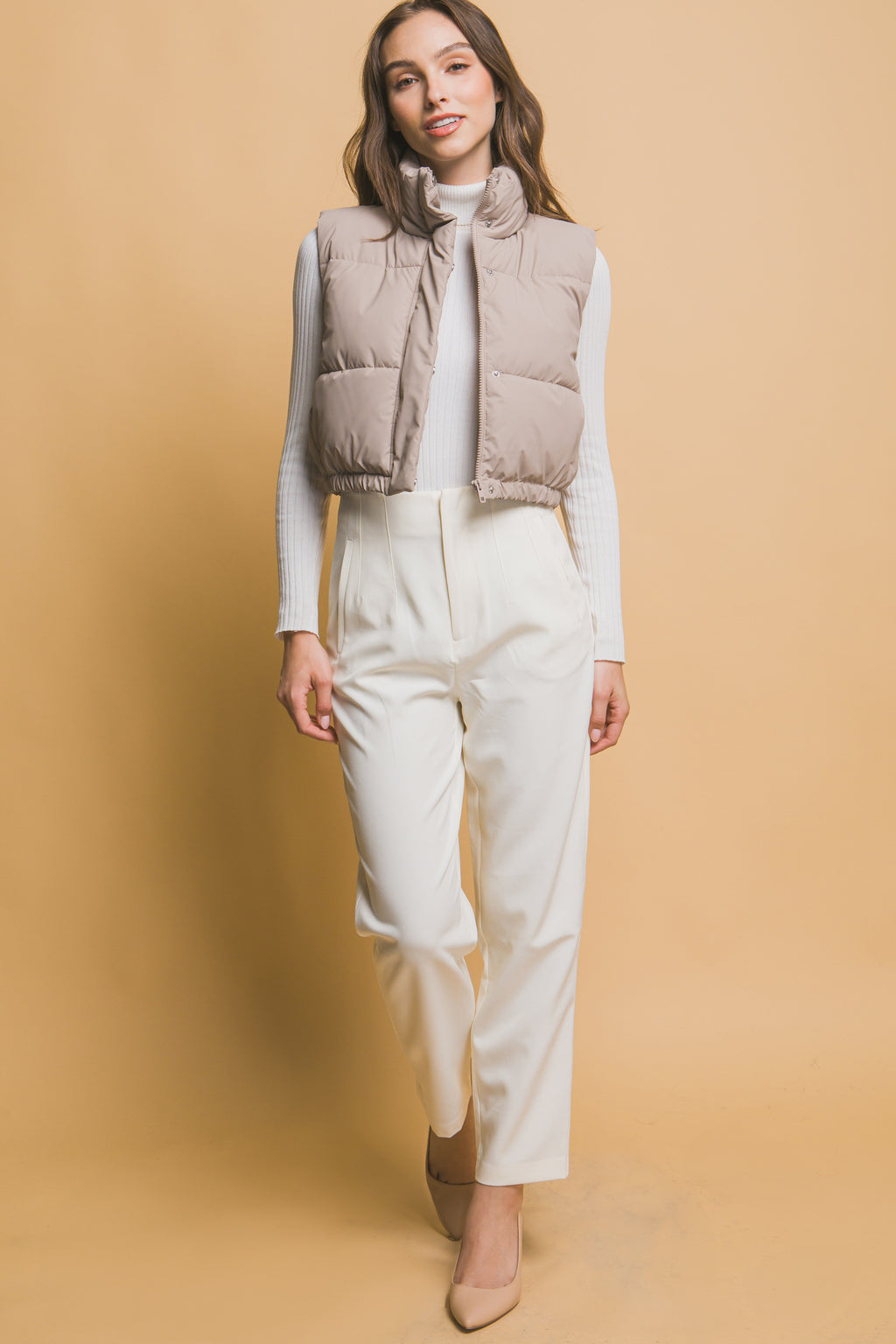 Chaleco acolchado con cuello alto y ajuste en cintura