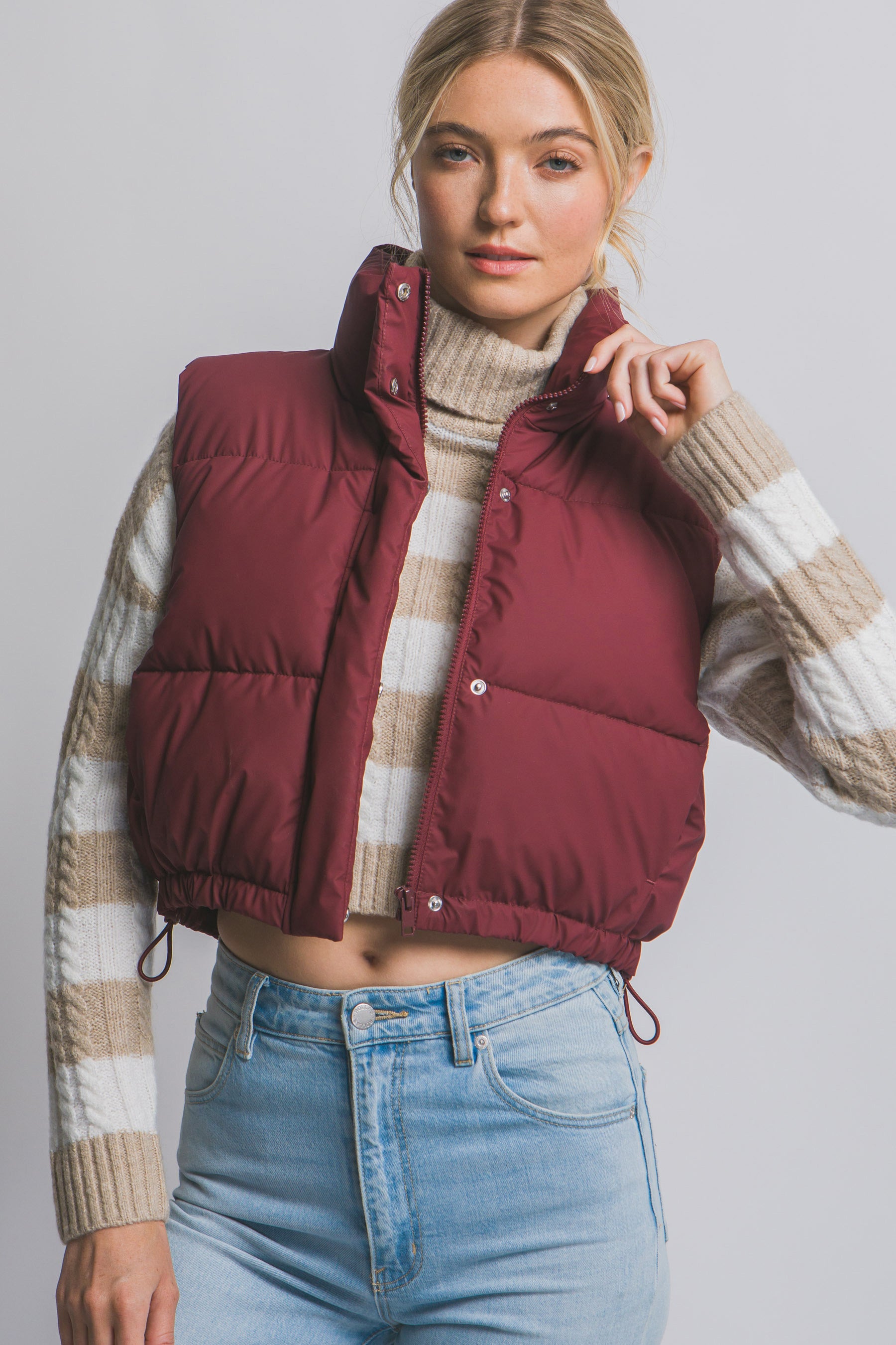 Chaleco acolchado con cuello alto y ajuste en cintura