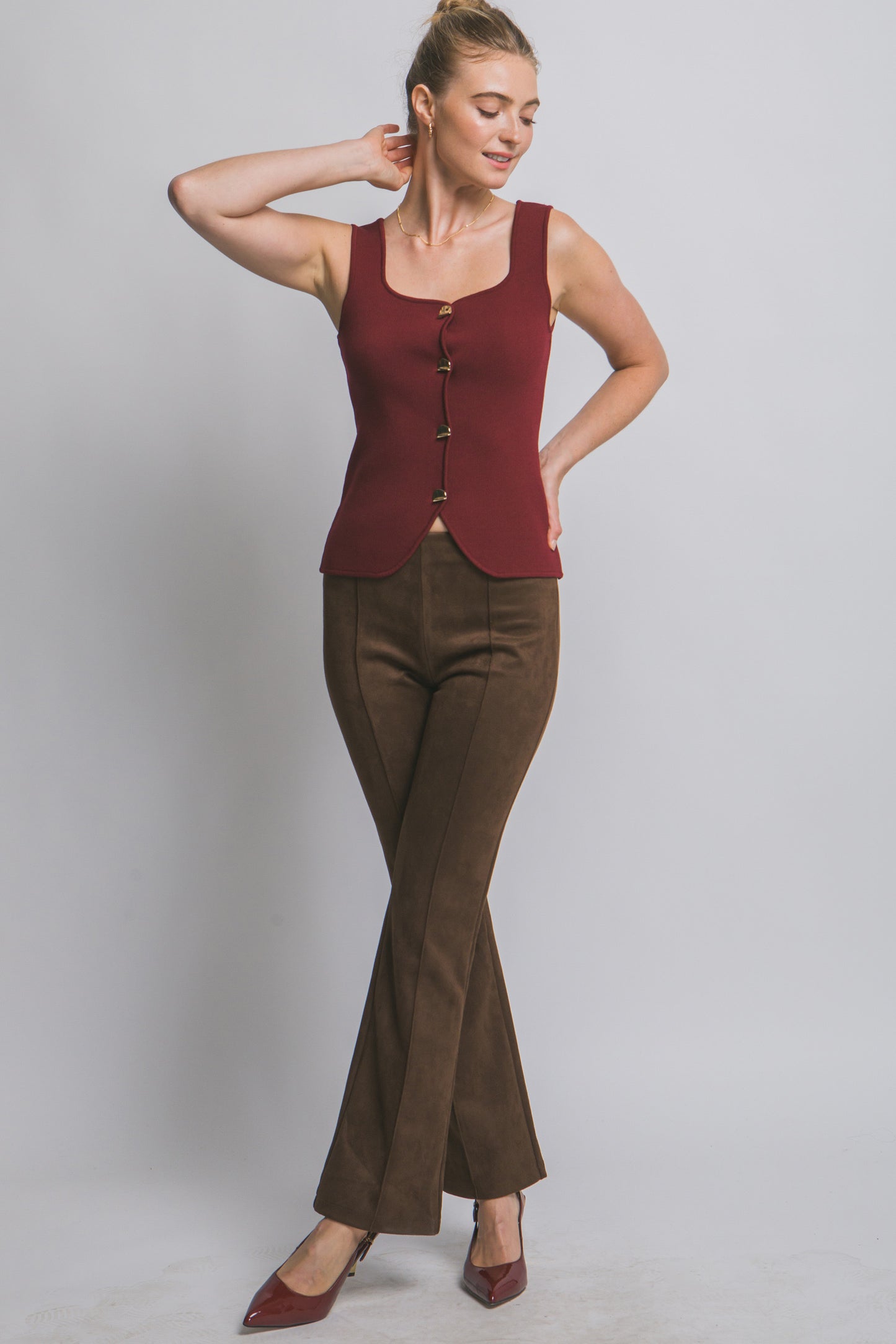 Top estructurado con botones dorados