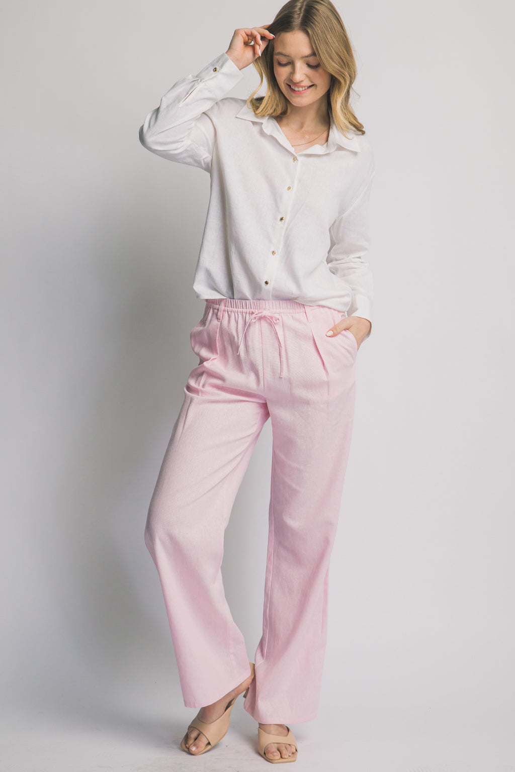 Pantalón con cintura elástica y cordón ajustable