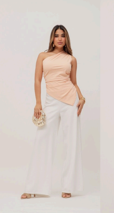 Blusa asimétrica con drapeado lateral y escote de un solo hombro