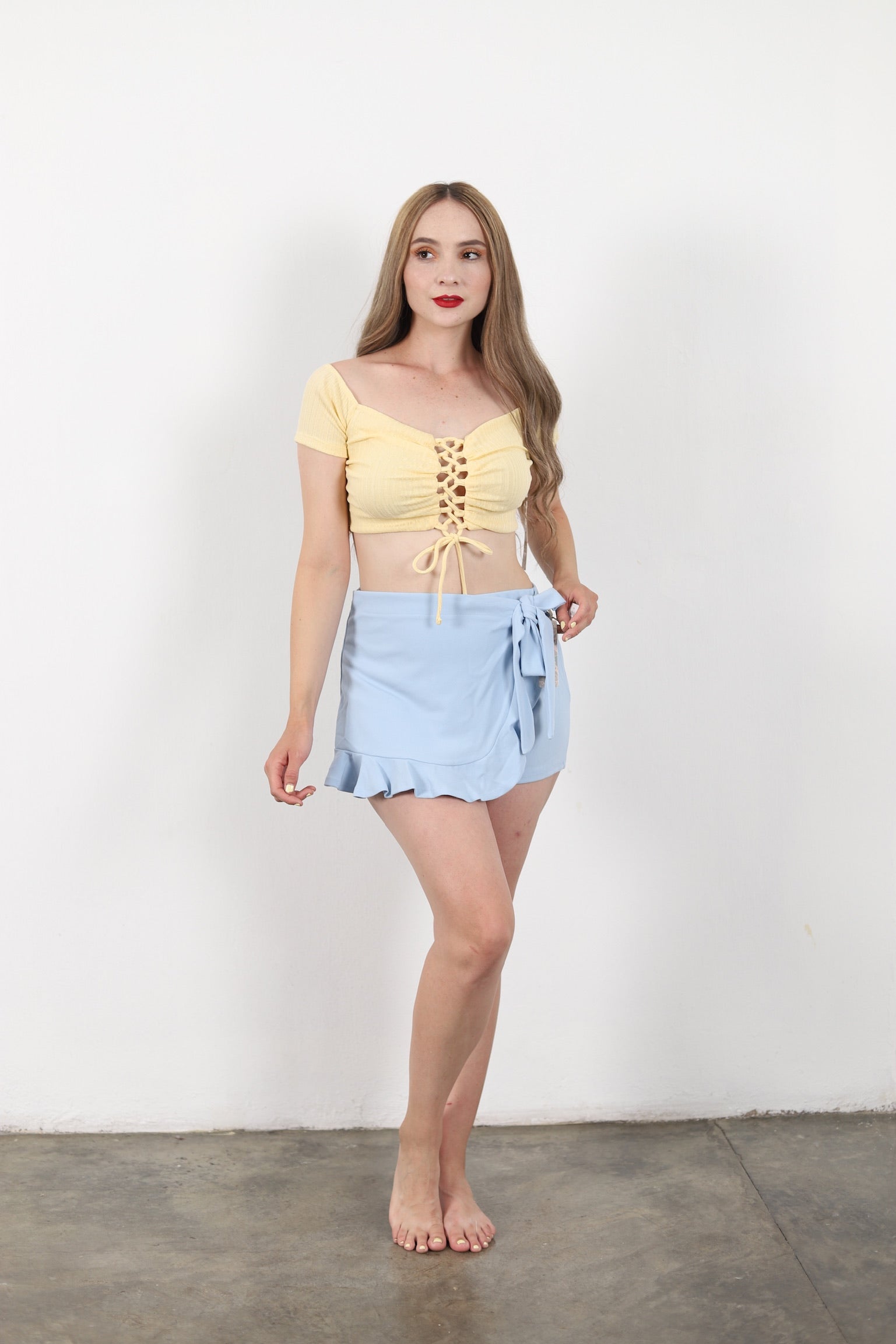 Blusa Crop Top con Cordón Frontal