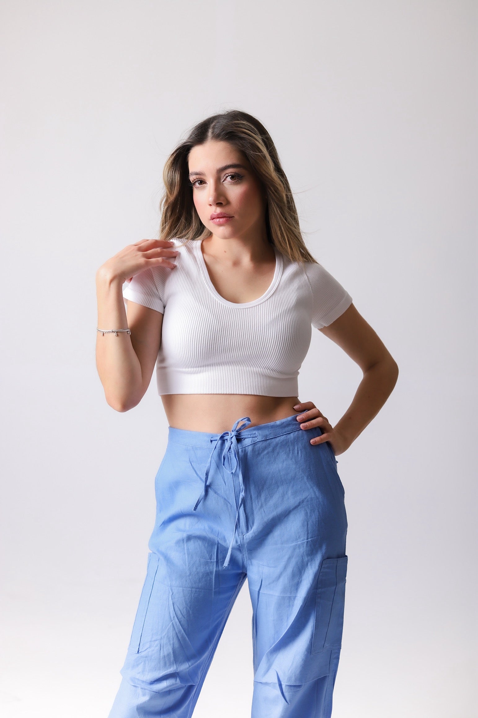 Blusa crop top de canalé