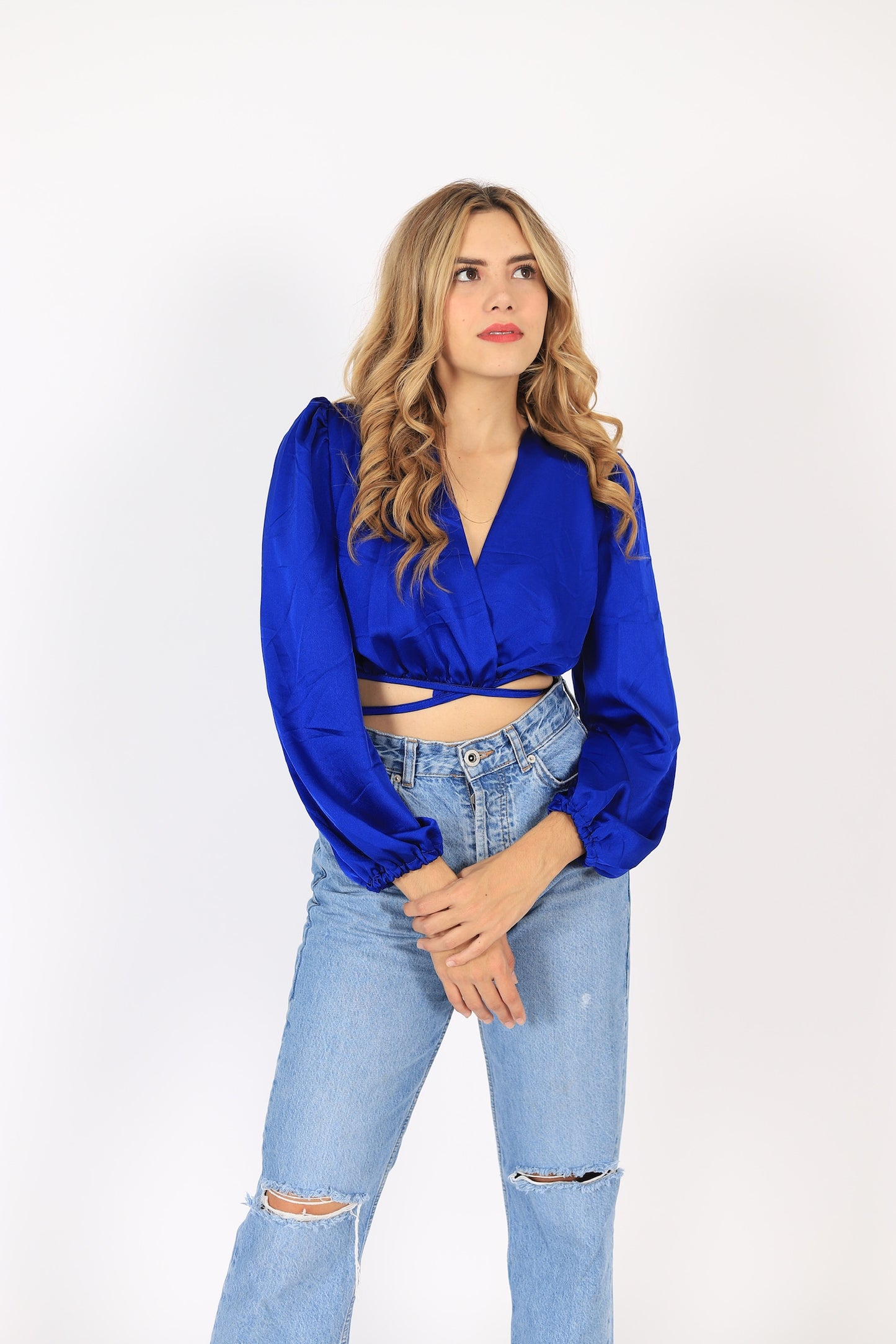 Blusa Satinada Azul con Lazo en la Espalda