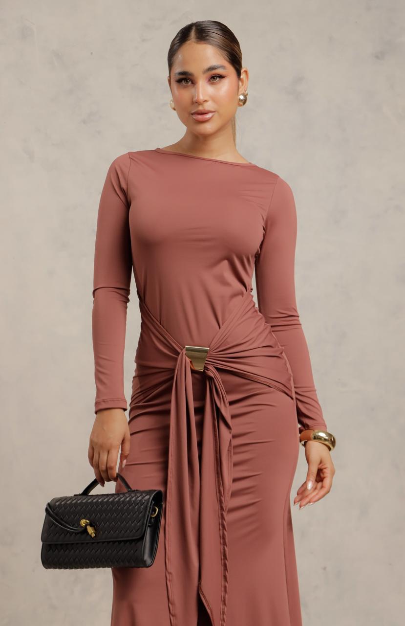 Vestido largo y lazo ajustable