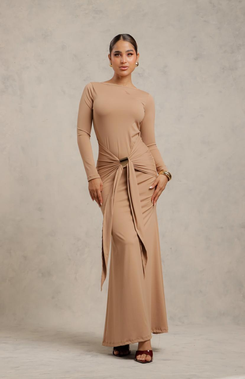 Vestido largo y lazo ajustable