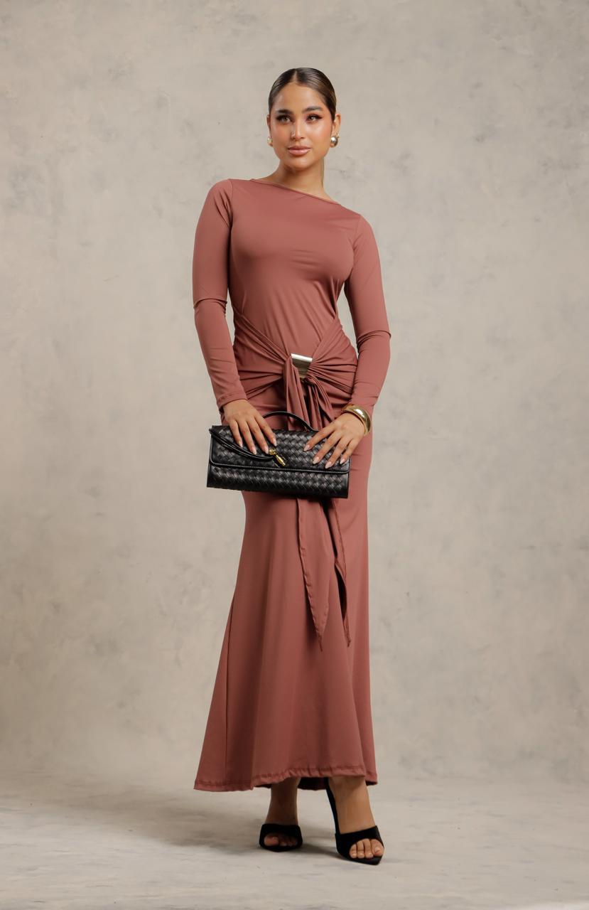 Vestido largo y lazo ajustable