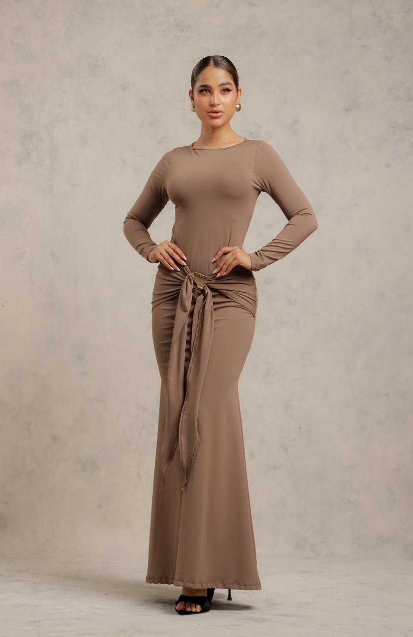 Vestido largo y lazo ajustable