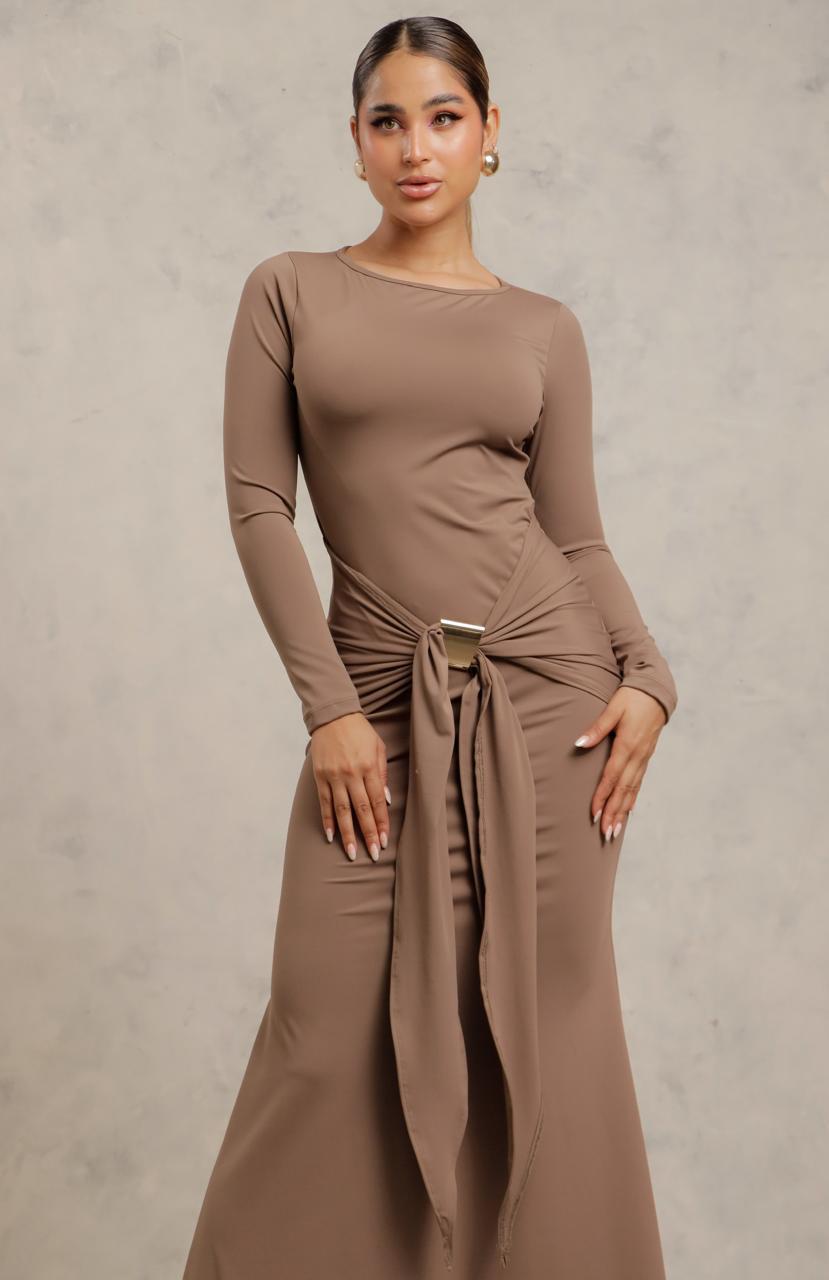 Vestido largo y lazo ajustable
