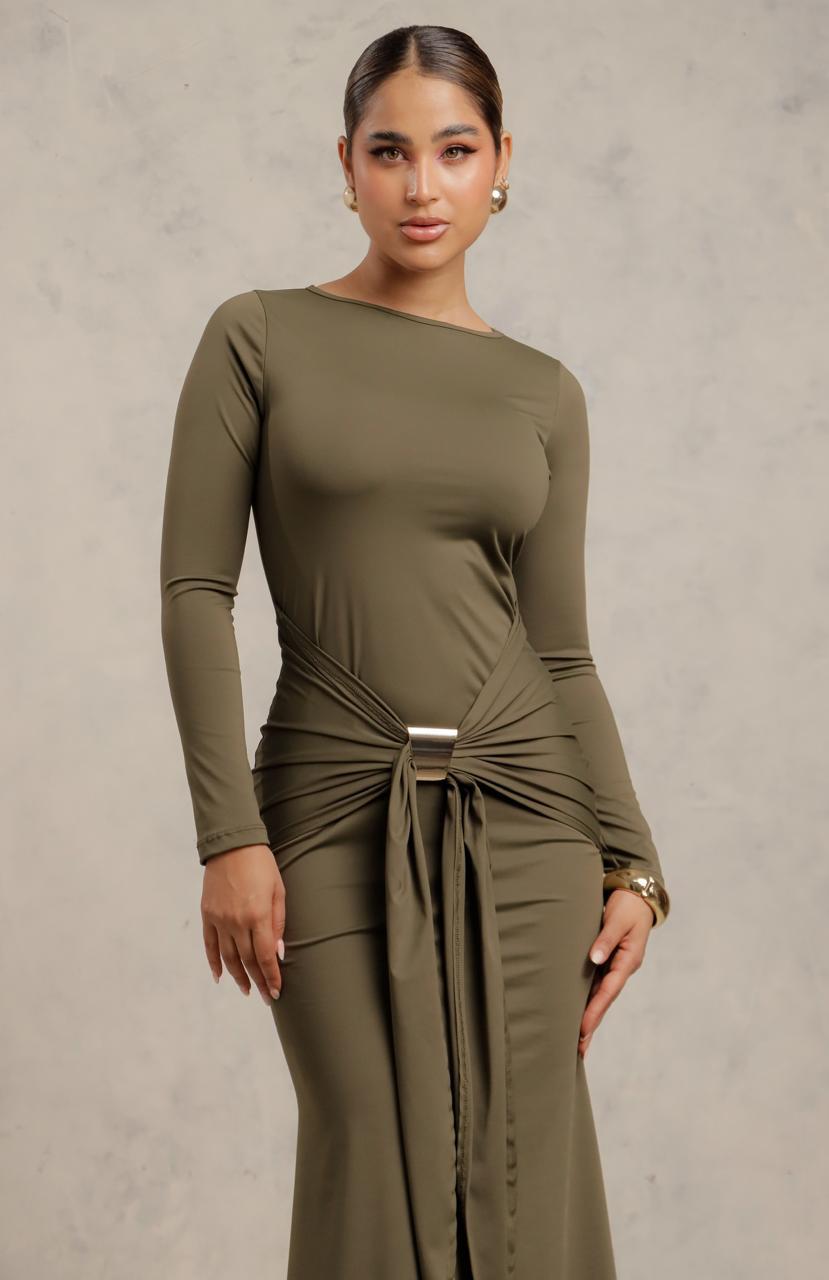Vestido largo y lazo ajustable