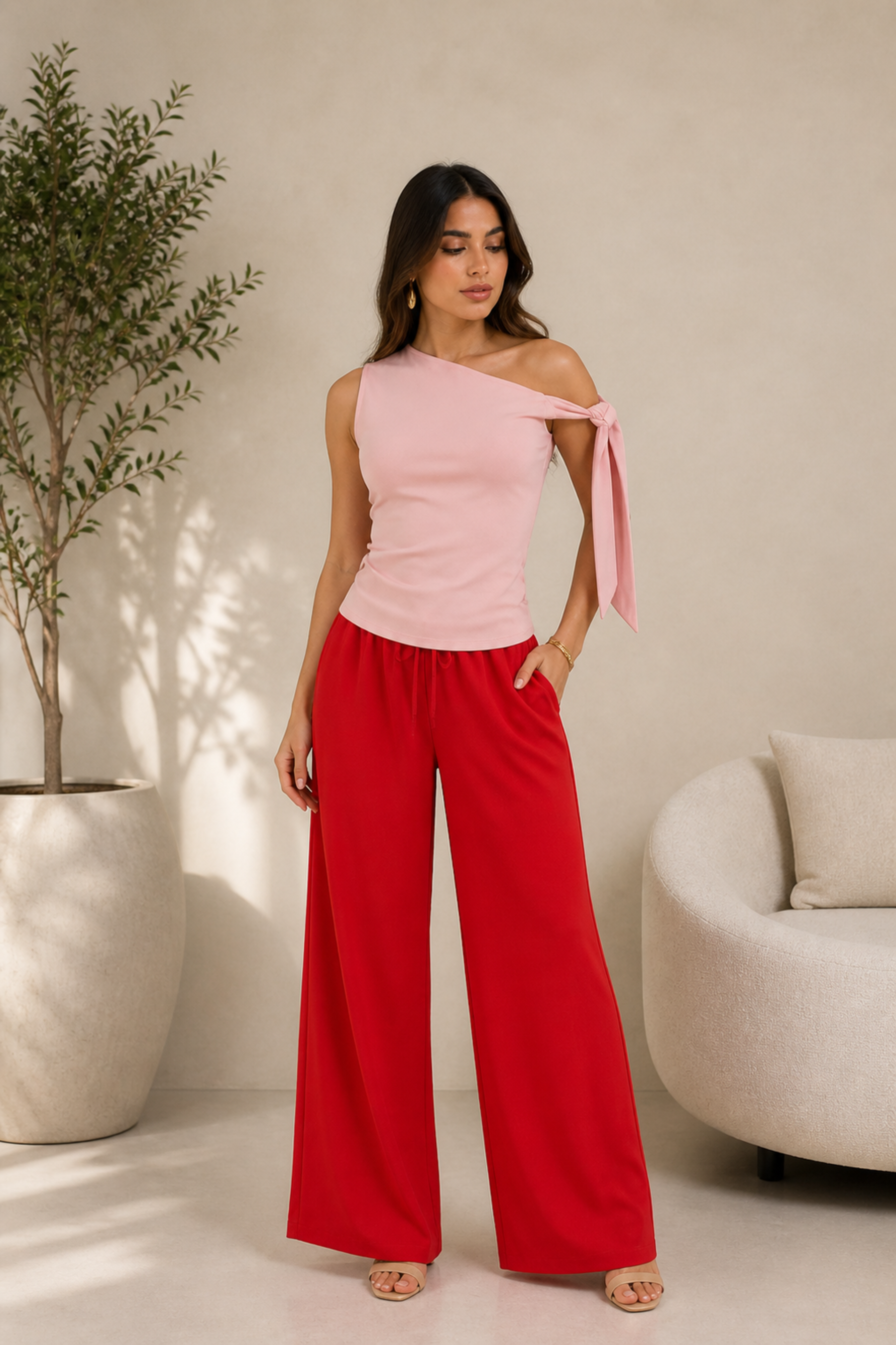 Blusa asimétrica con detalle de lazo en hombro
