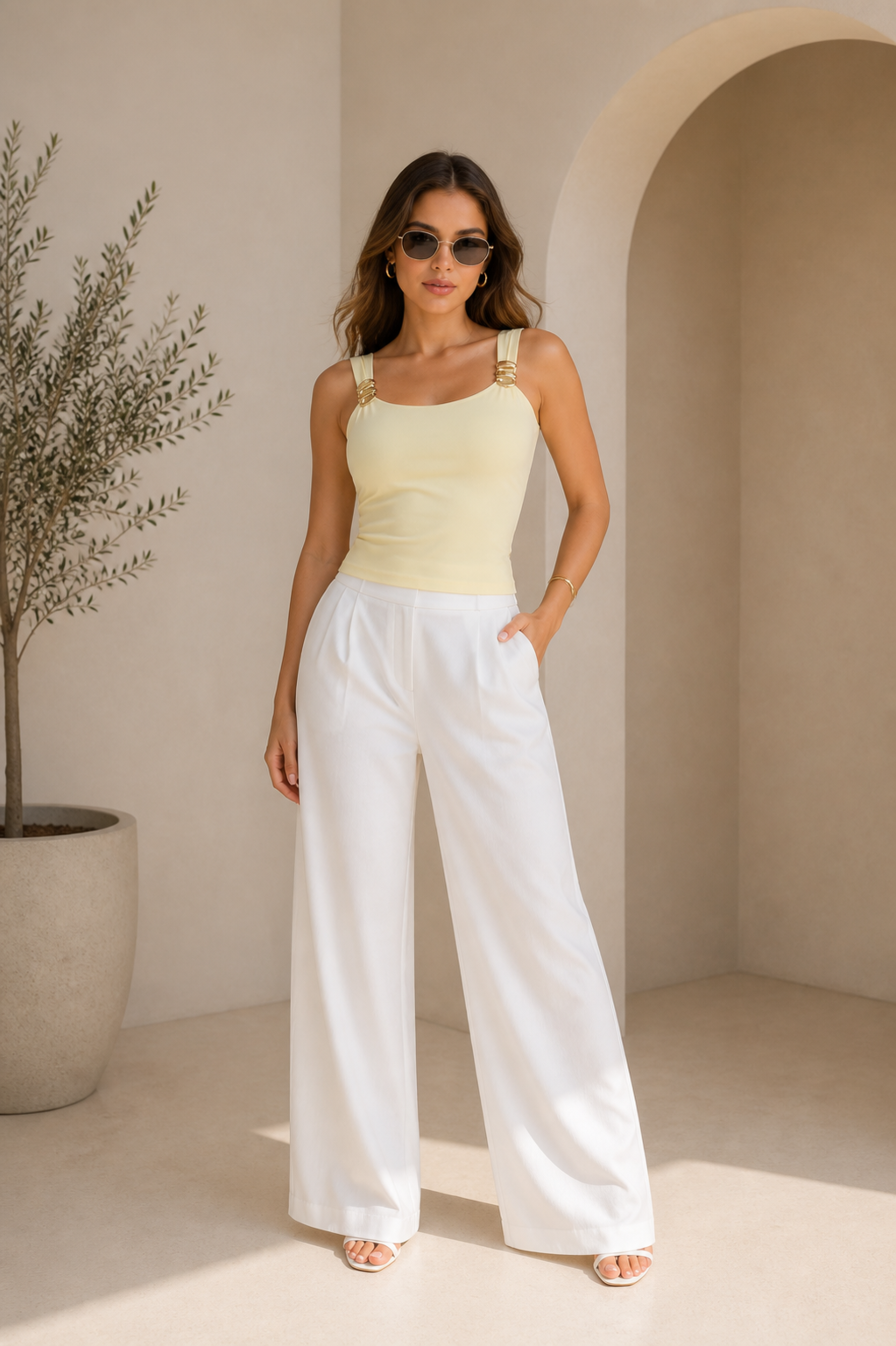 Pantiblusa con tirantes y herrajes