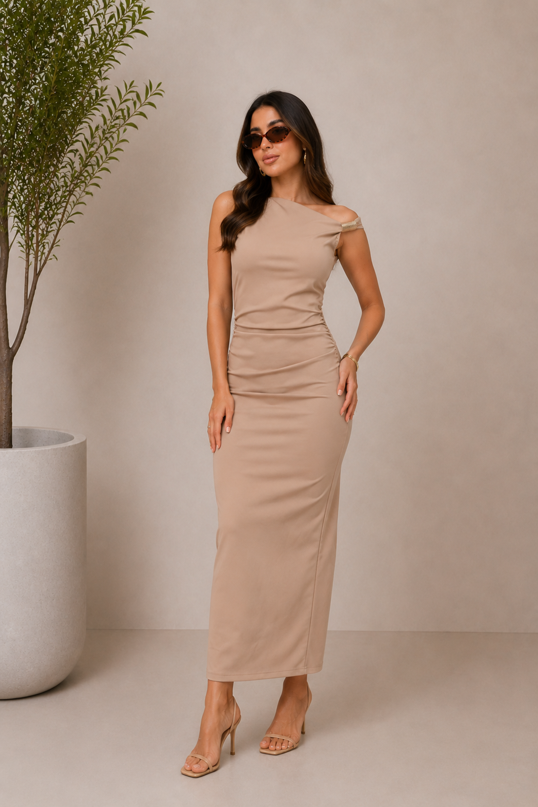 Vestido midi ajustado con detalle metálico