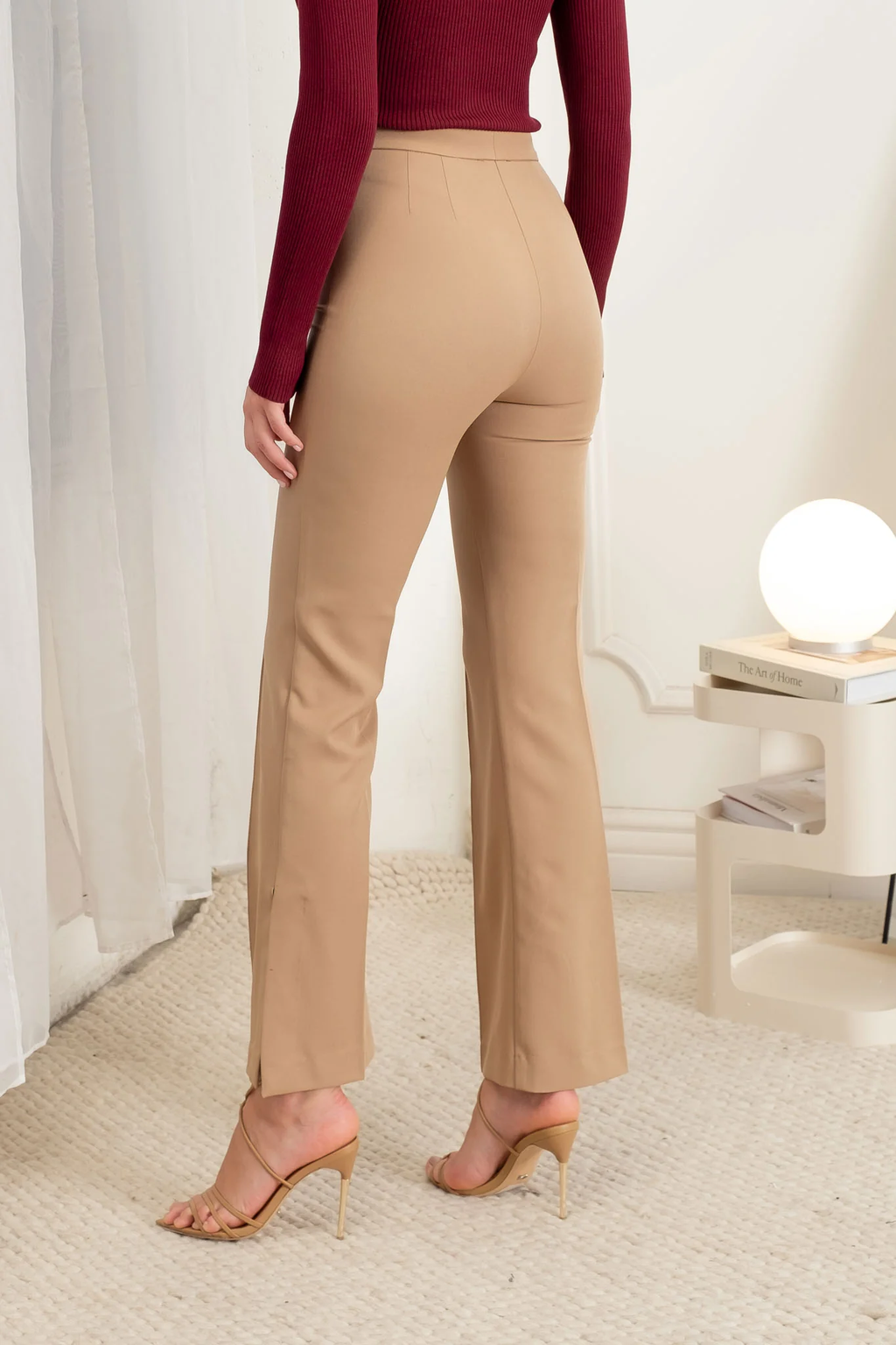 Pantalón flare con abertura en tobillo