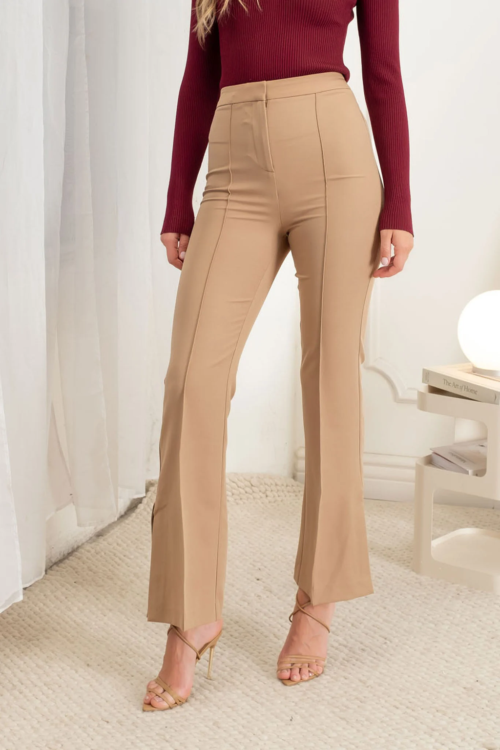 Pantalón flare con abertura en tobillo