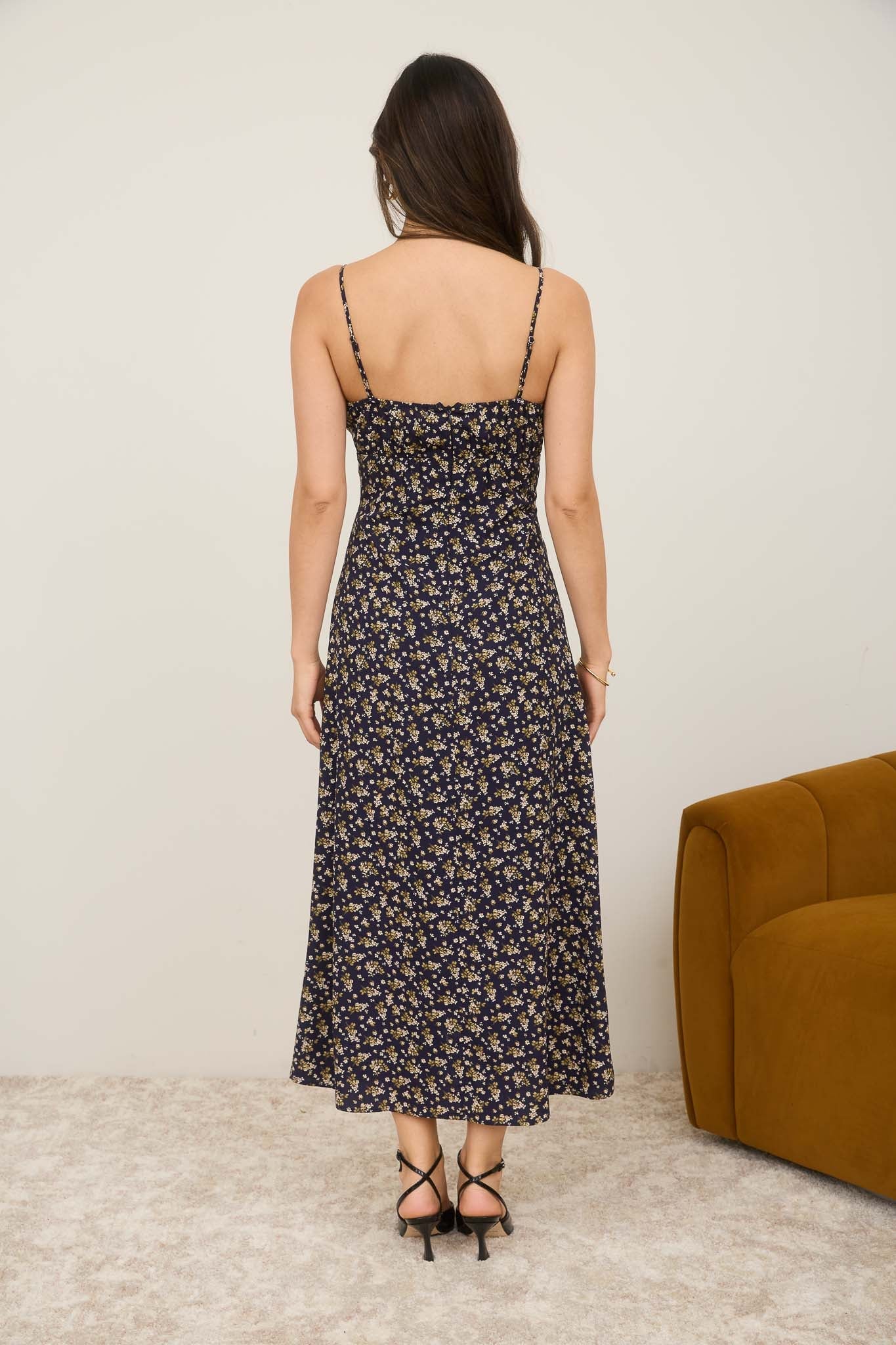 Vestido midi con tirantes delgados y estampado floral