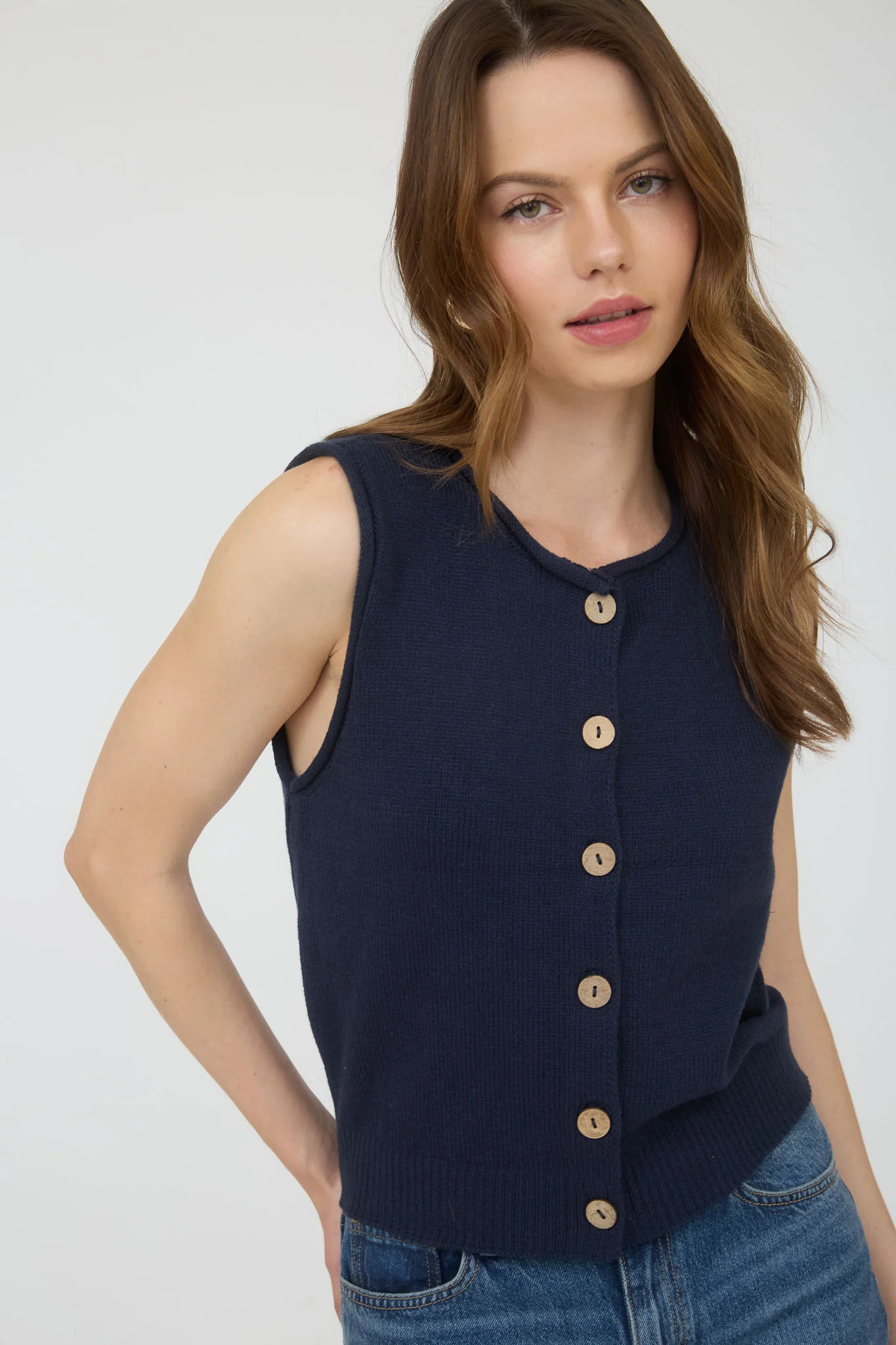 Blusa sin mangas con botones frontales estilo casual tejido