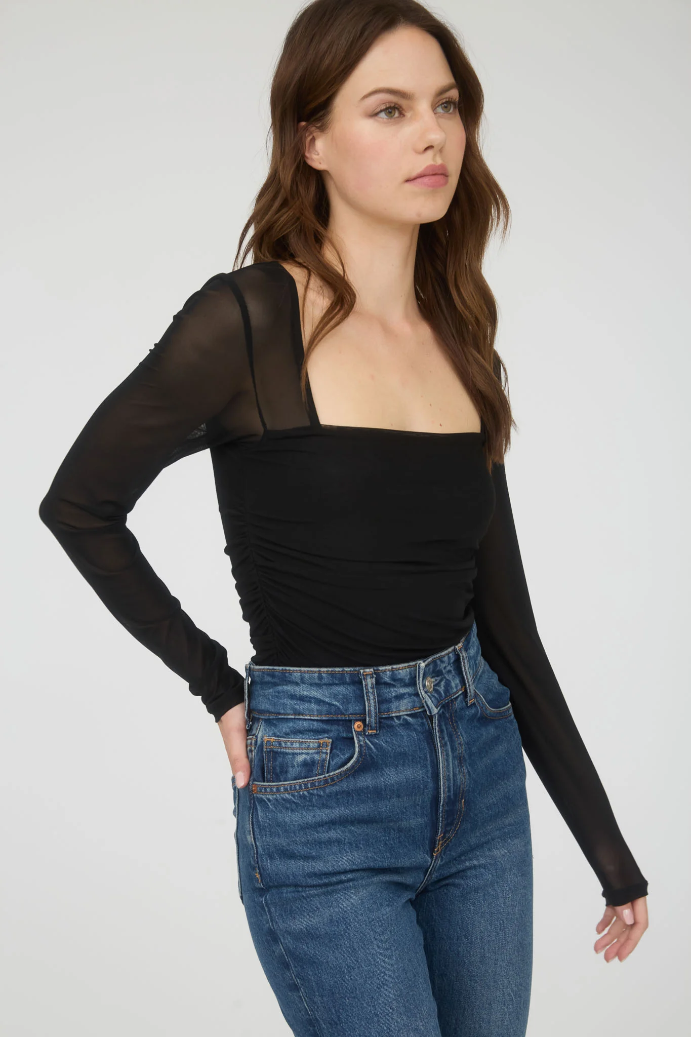 Blusa manga larga con escote cuadrado y fruncido lateral