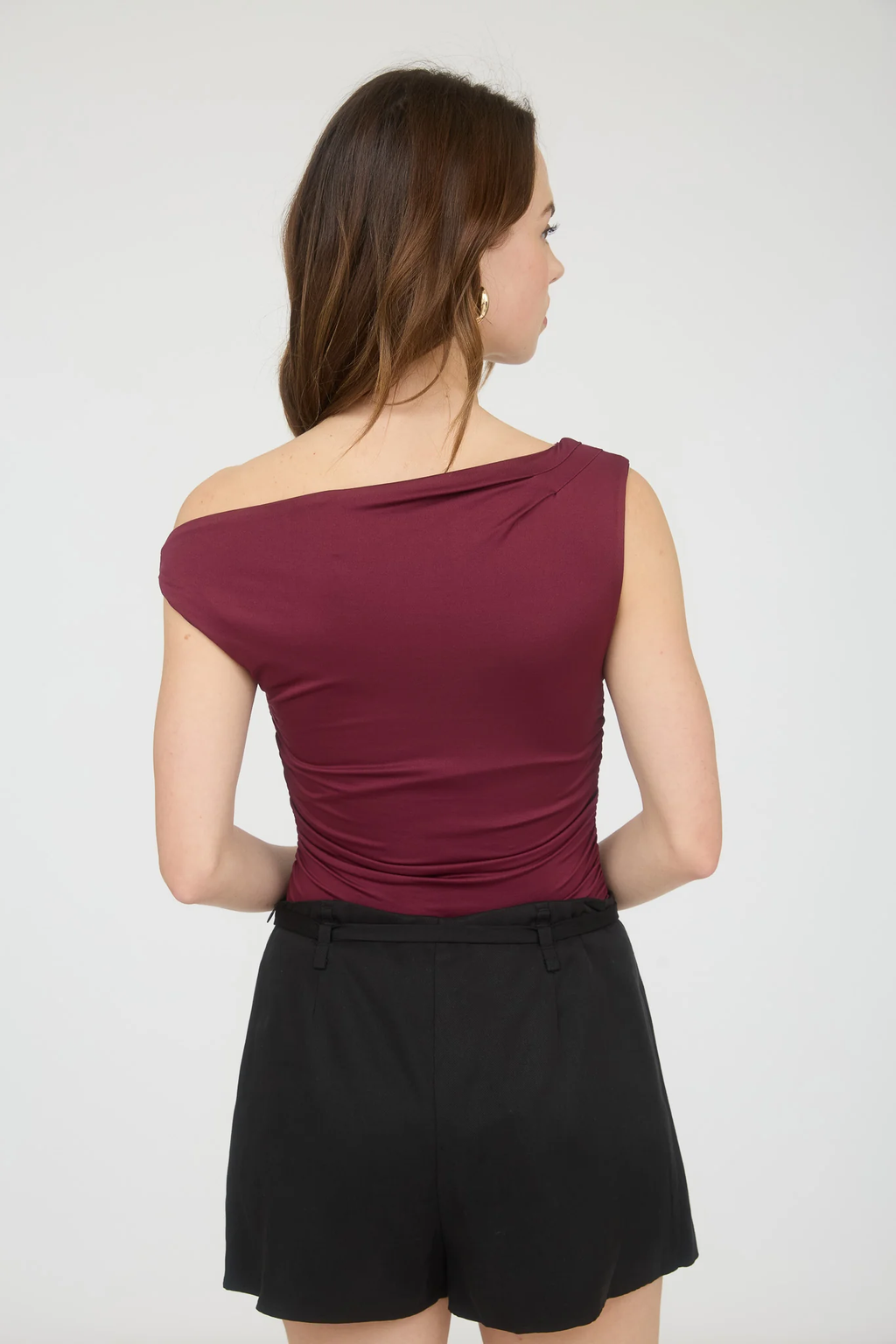 Blusa asimétrica con detalle drapeado